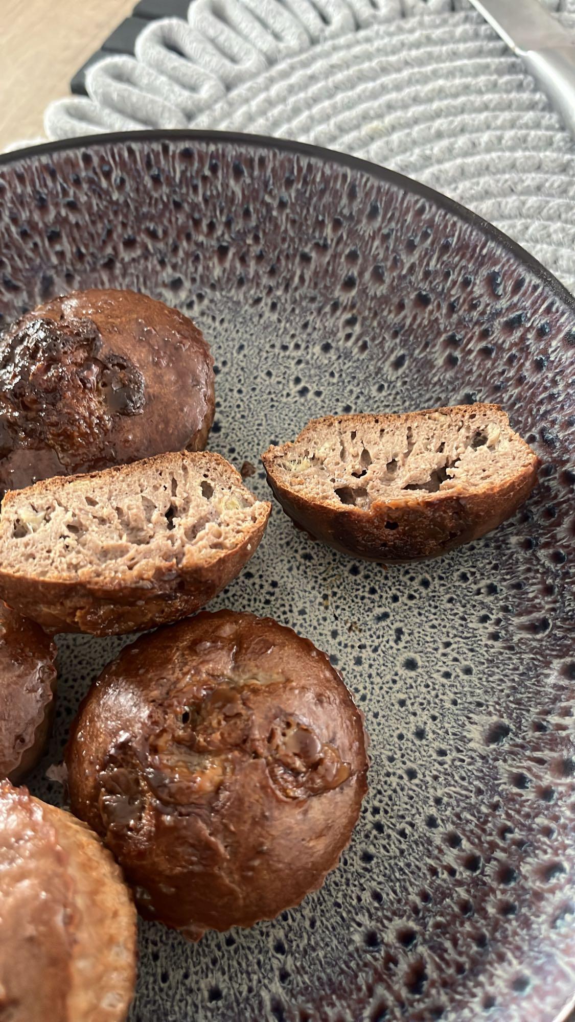 Brioșe cu banane și cacao