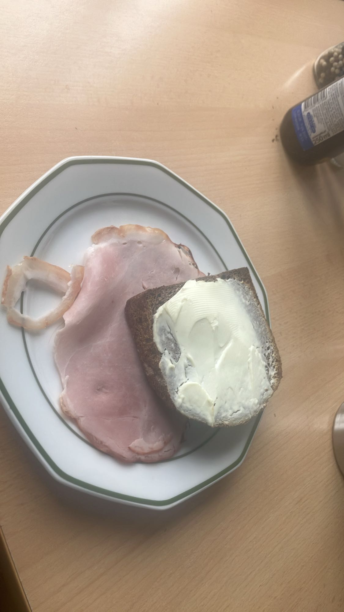 Pão integral com presunto e cream cheese light