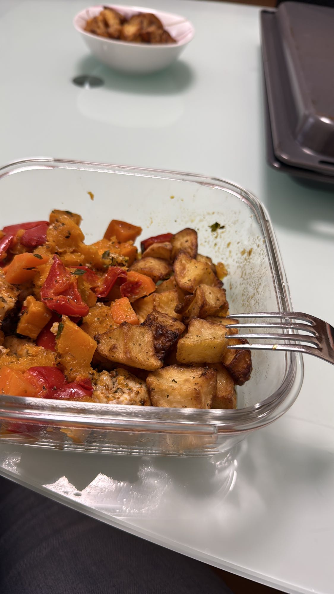 Gebratene Kartoffeln mit Gemüse