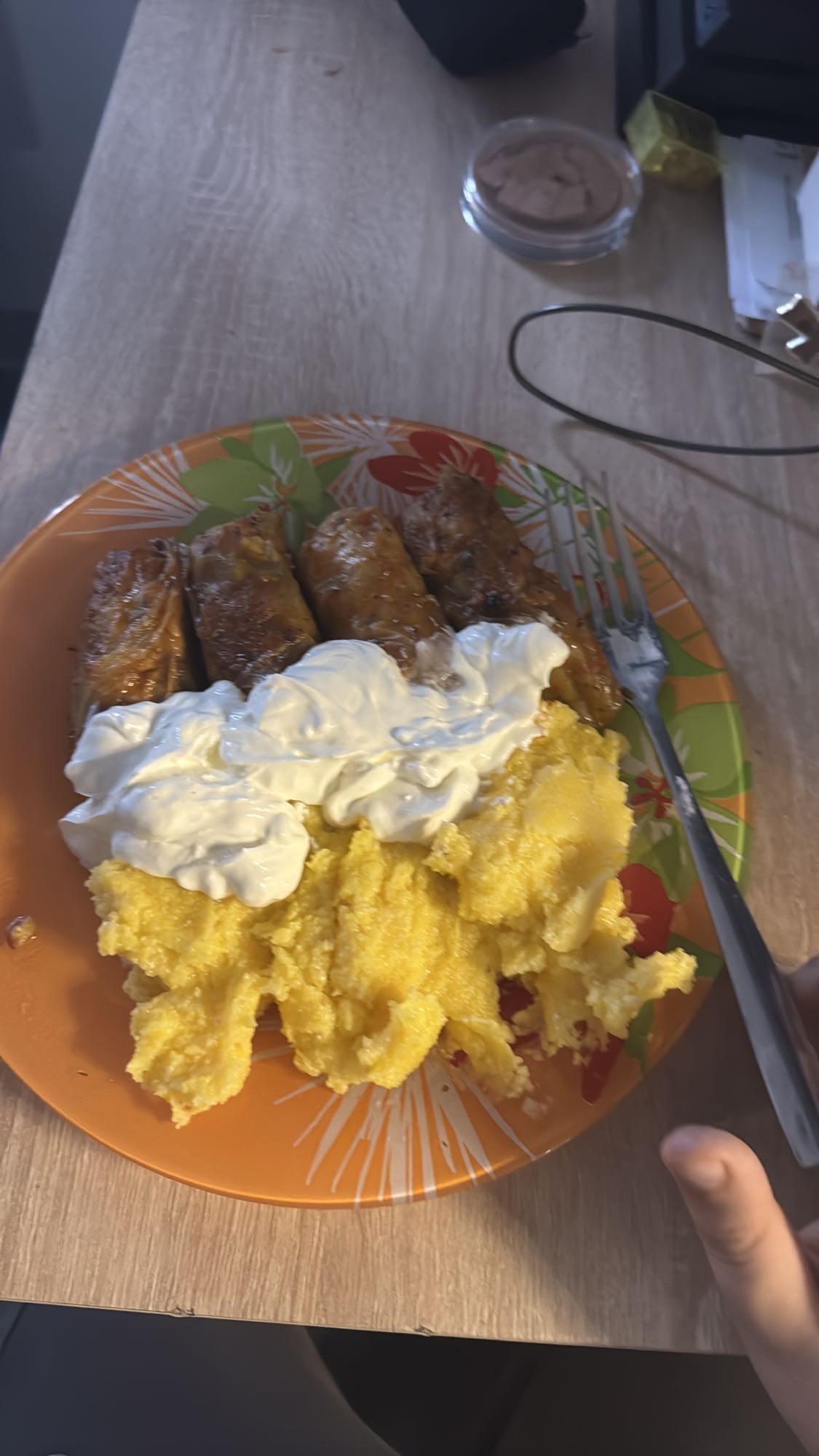 Sarmale cu mămăligă și smântână