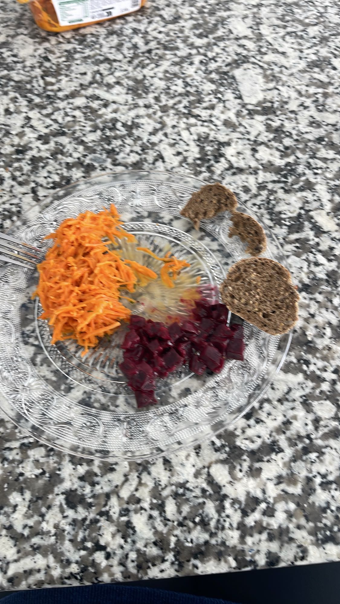 Salade carotte-betterave pain