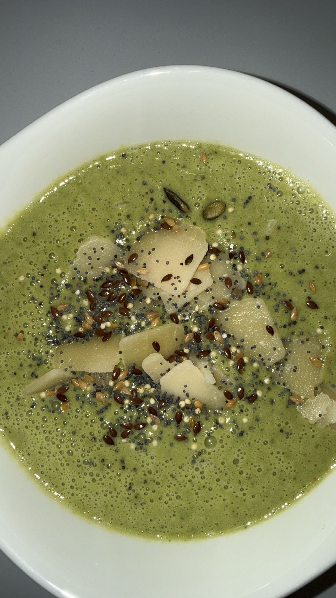 Soupe verte graines et fromage