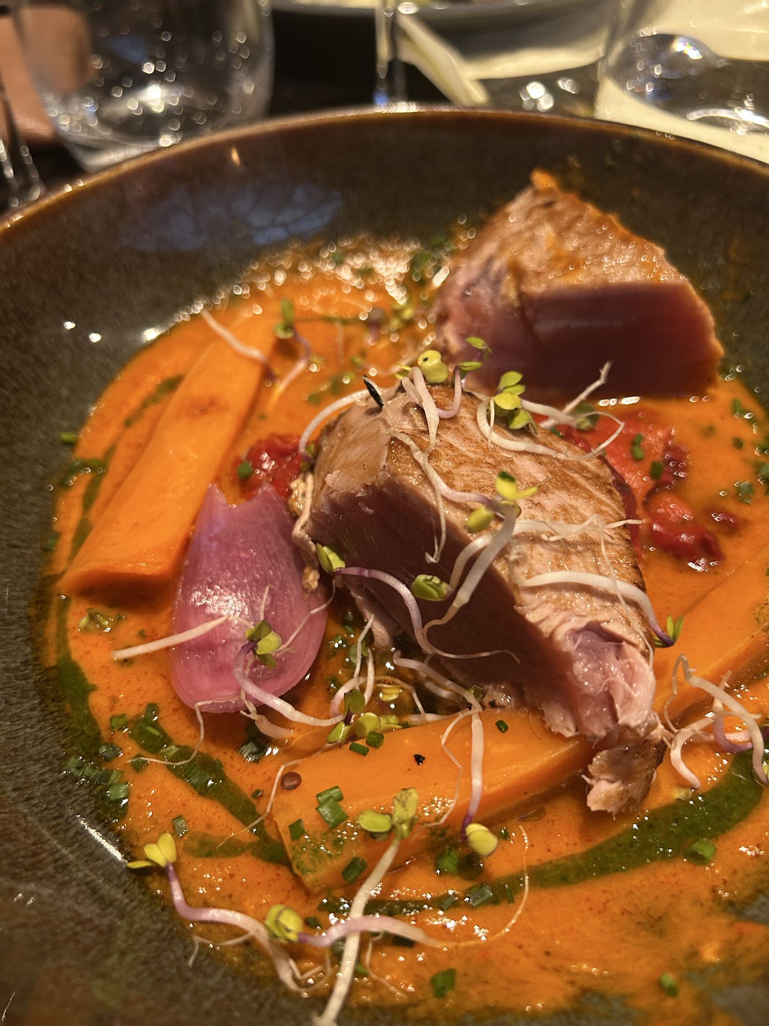 Thon mi-cuit légumes sauce