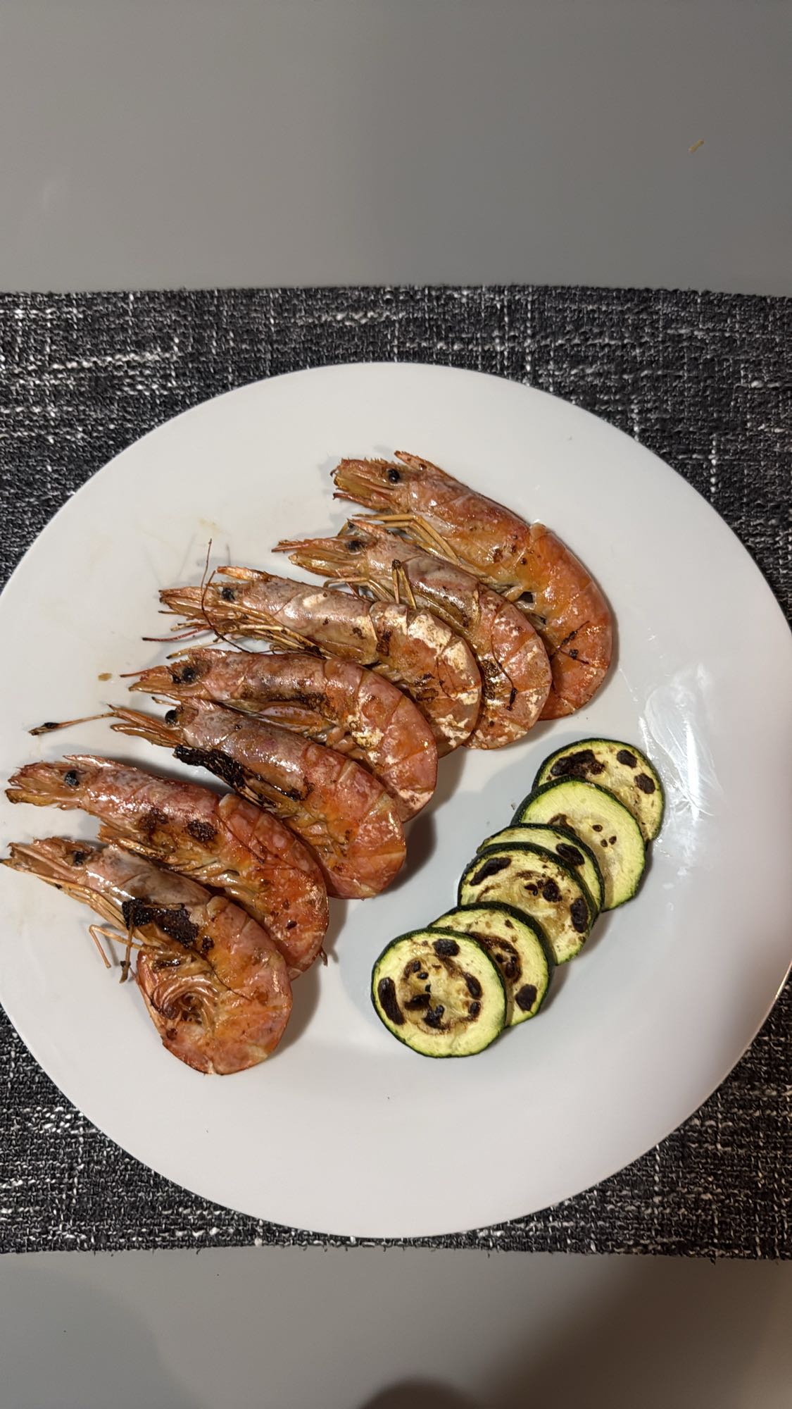 Creveți la grătar cu dovlecel