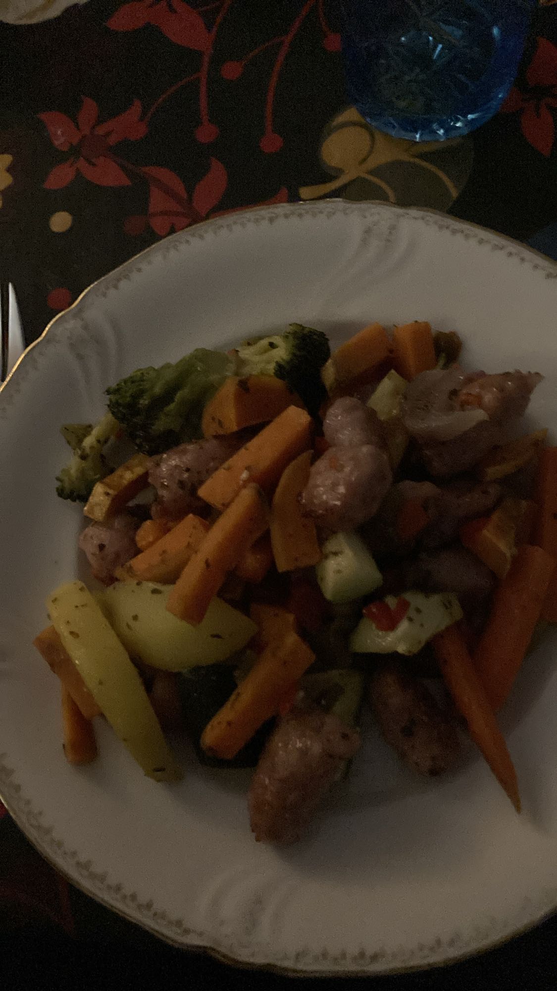 Ugnsrostad korv med grönsaker