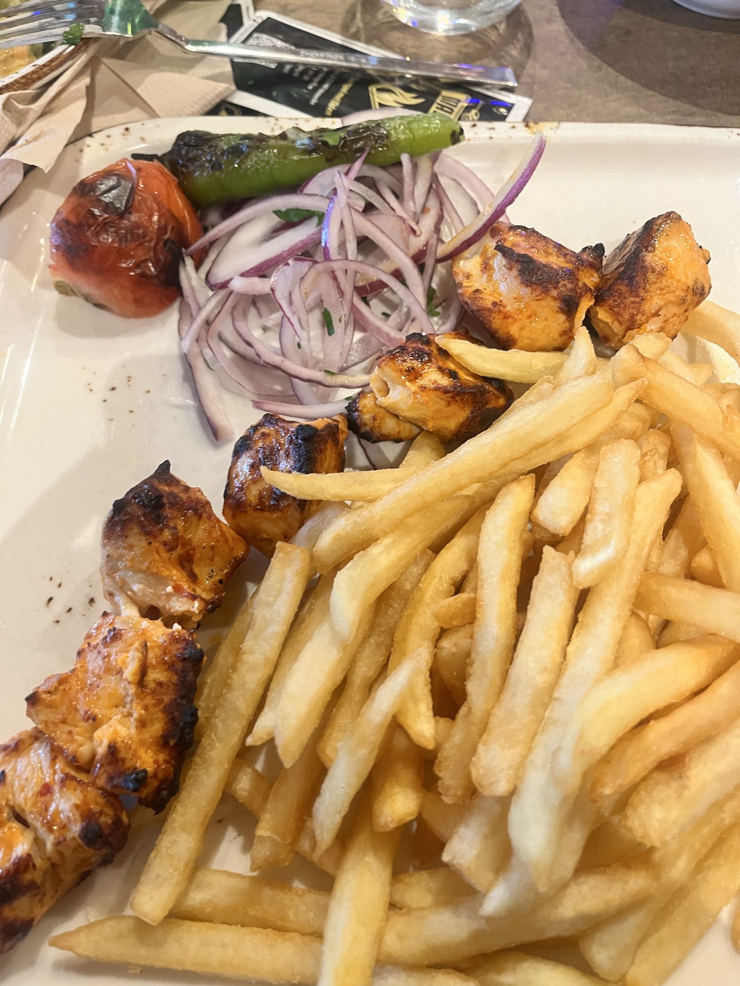 Kycklingspett med pommes