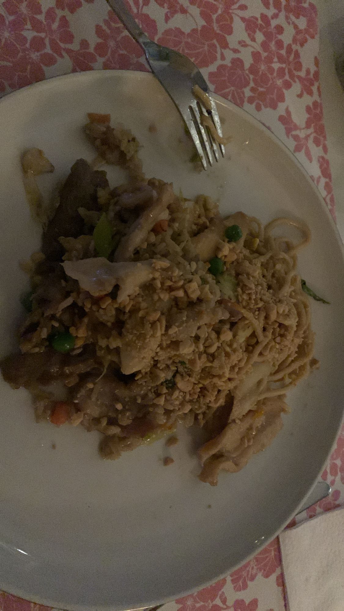 Kycklingnudlar med jordnötter