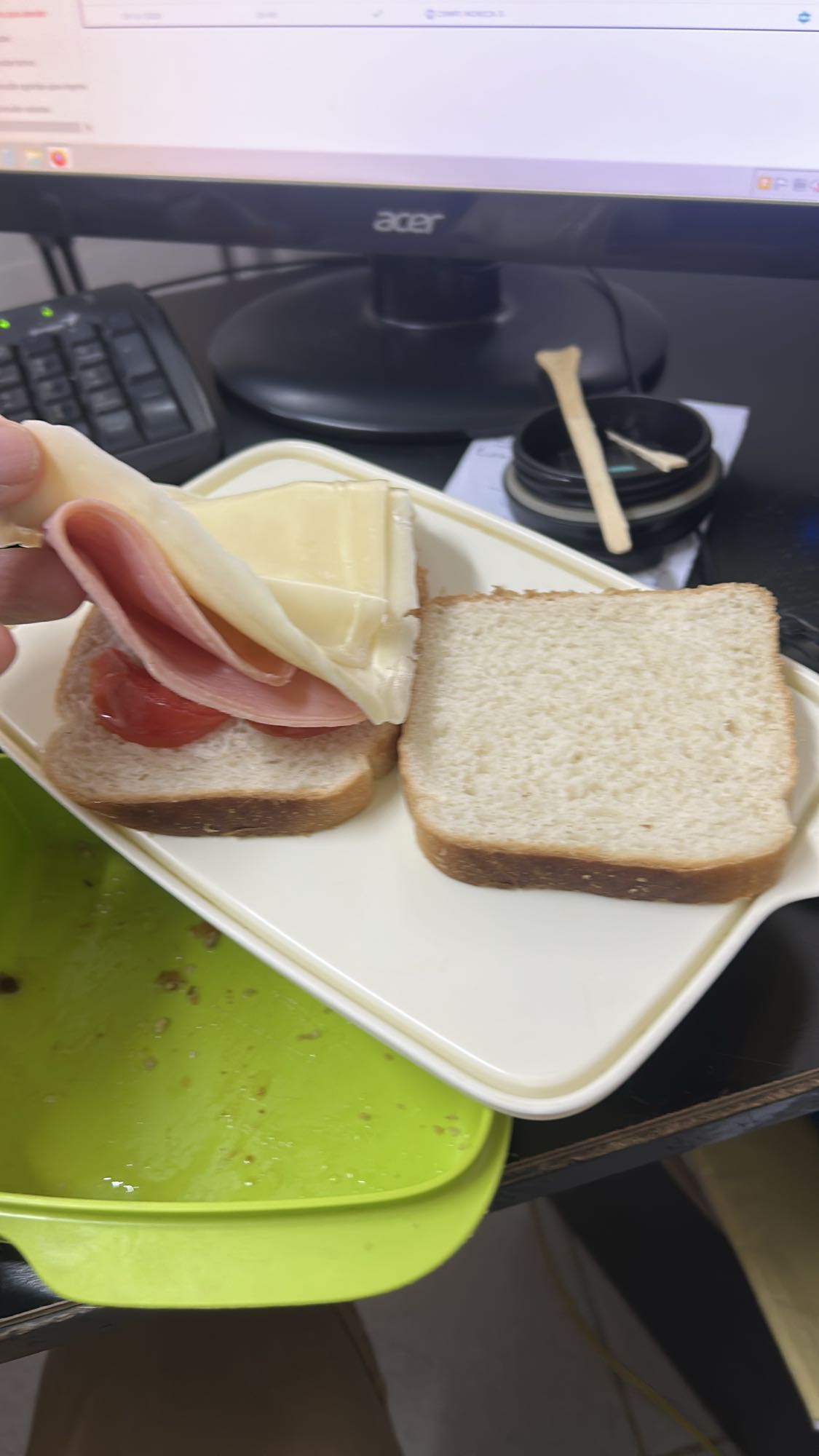 Sándwich de jamón y queso