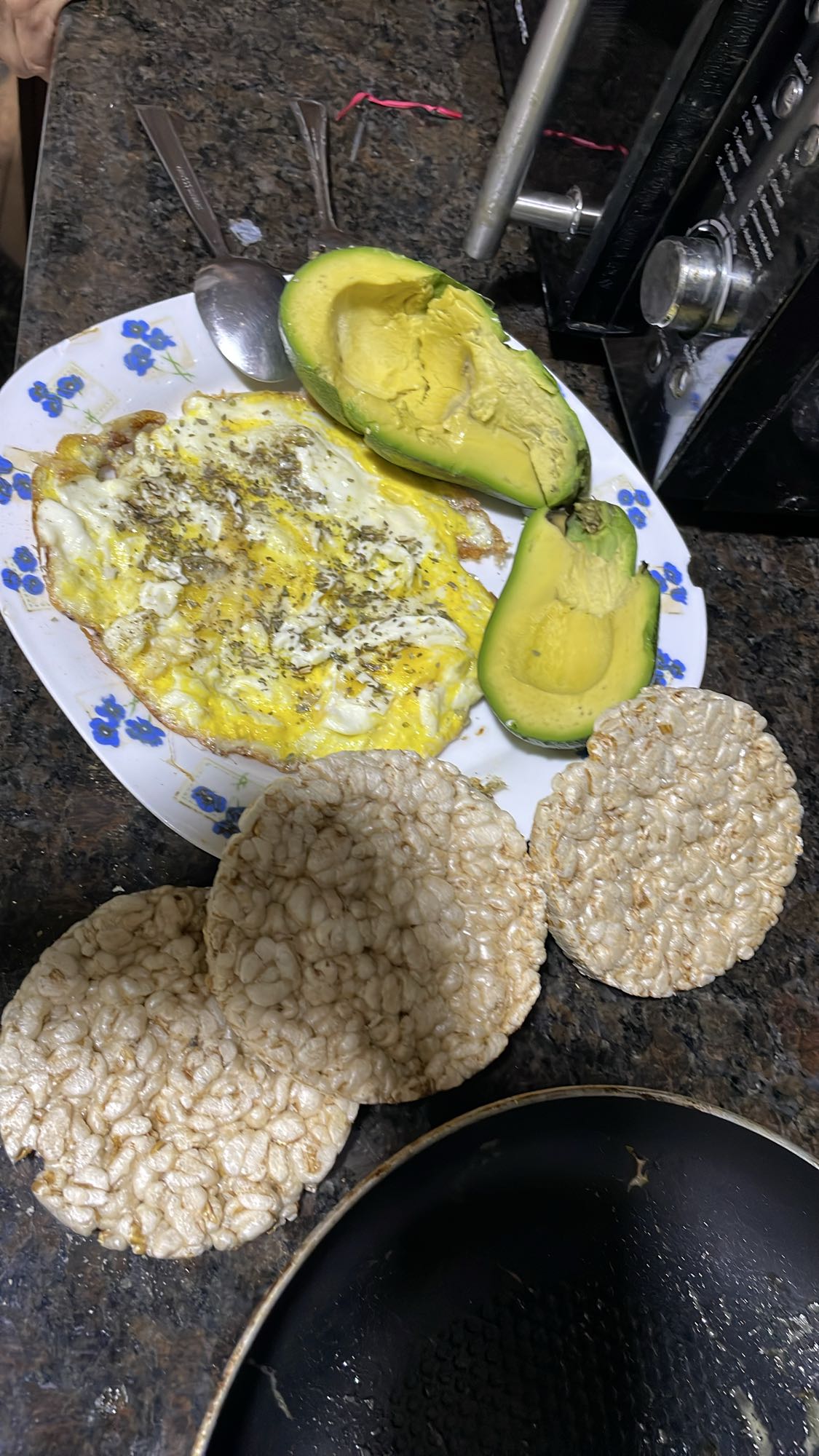 Eggs, avocado, rice cakes