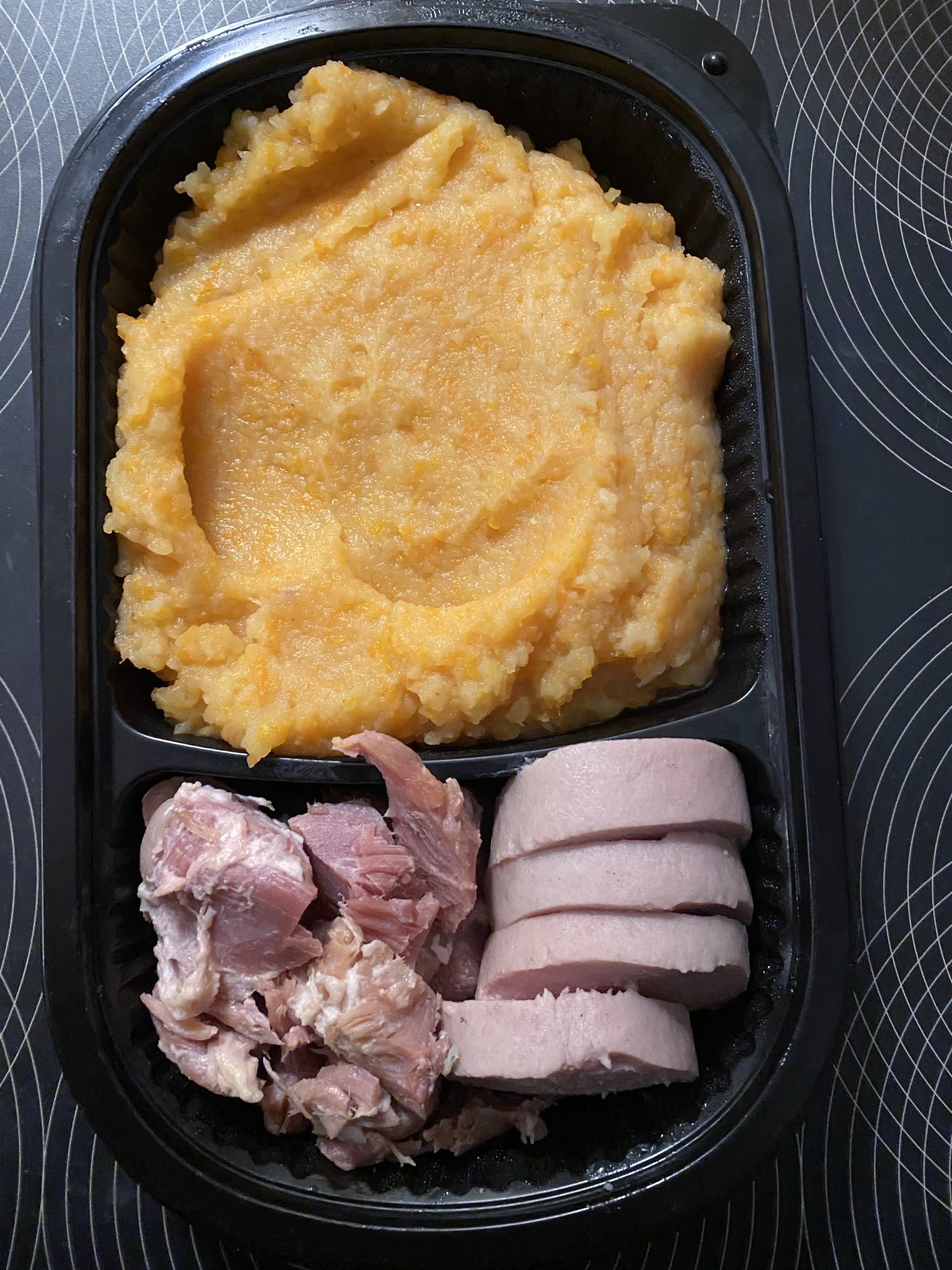 Rotmos med korv och fläsk