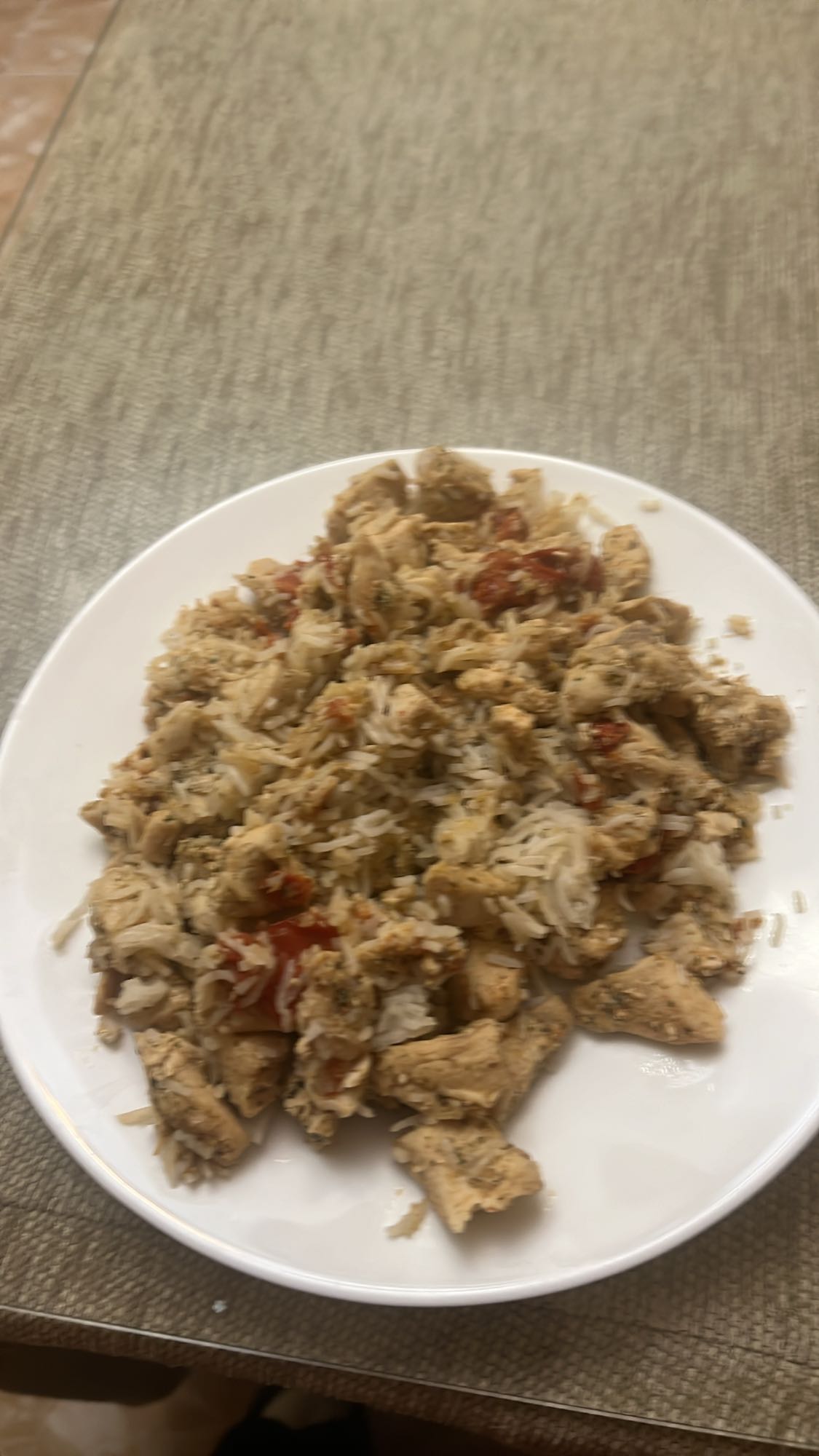 Pollo con arroz y tomate