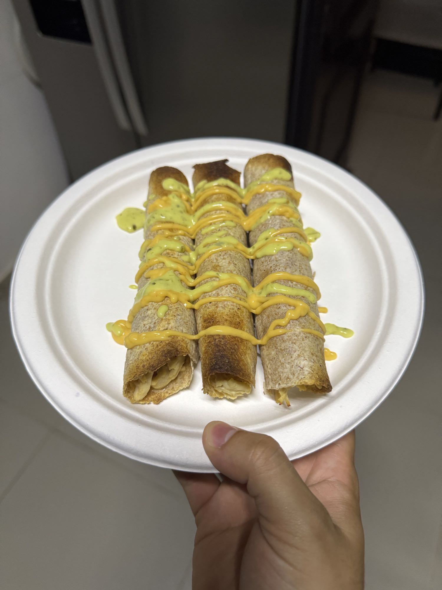Flautas con salsas