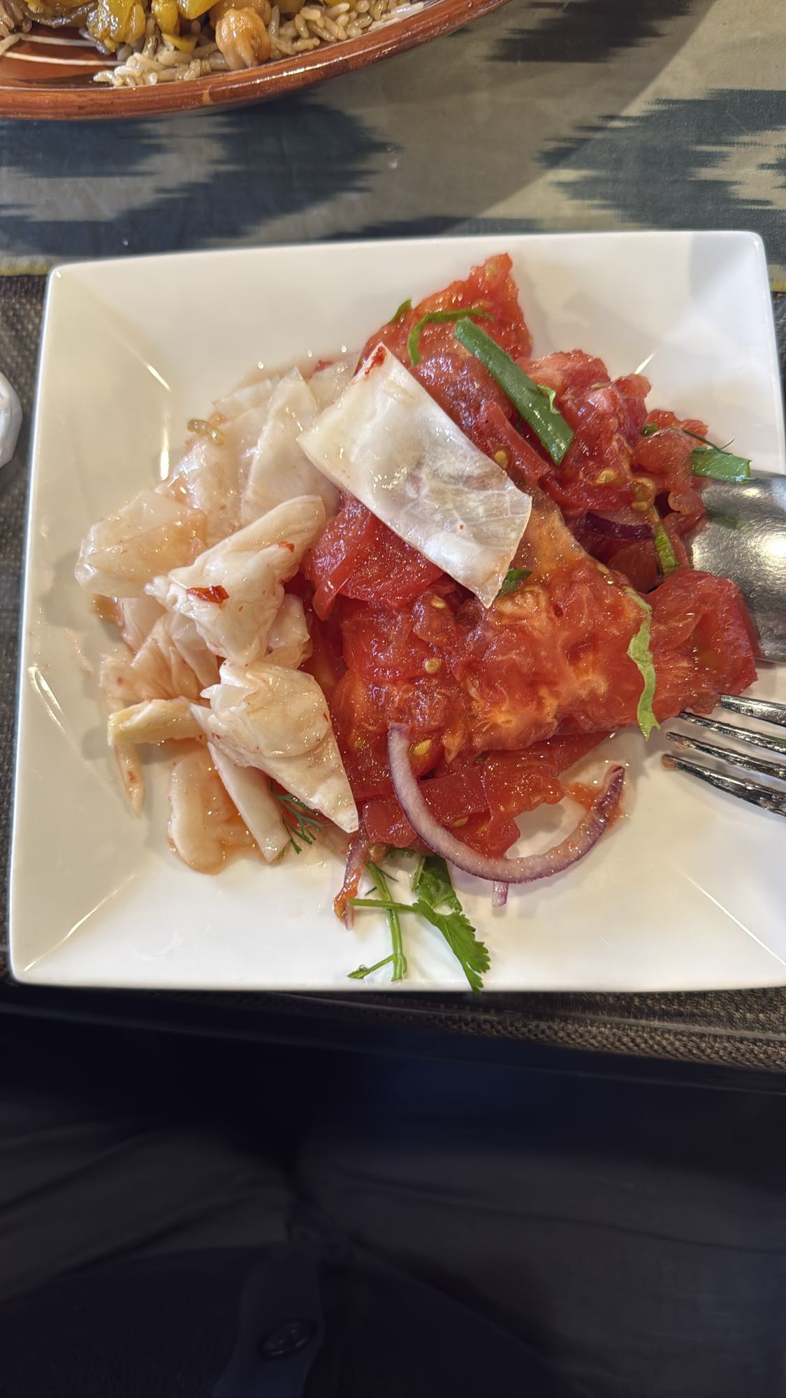 Салат с помидорами и капустой