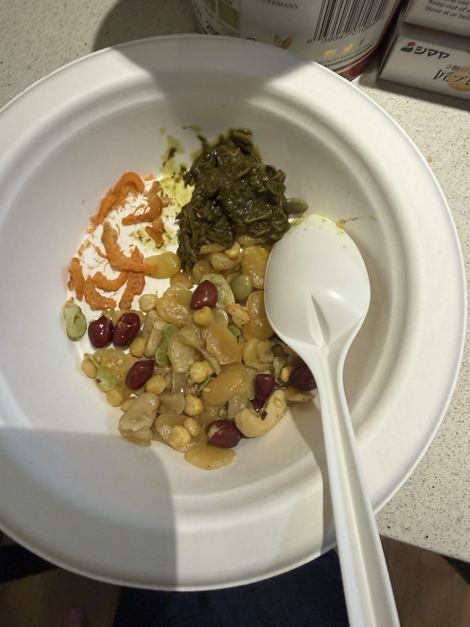 Tea leaf salad with dried prawn