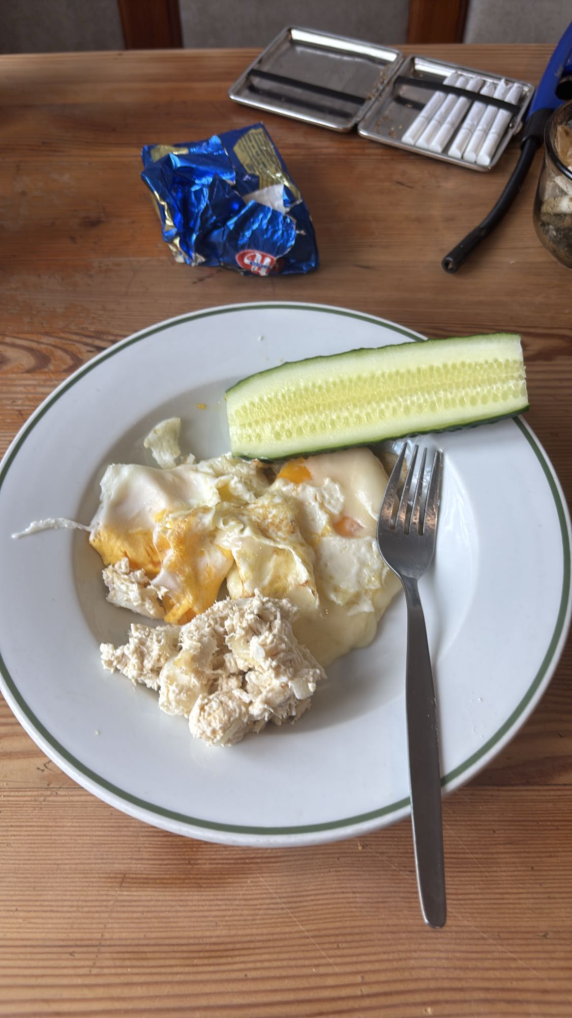 яйца с курицей и огурцом