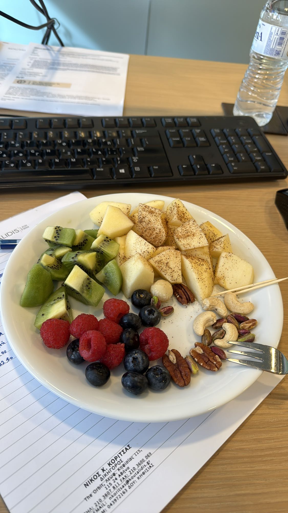 Φρουτοσαλάτα με ξηρούς καρπούς