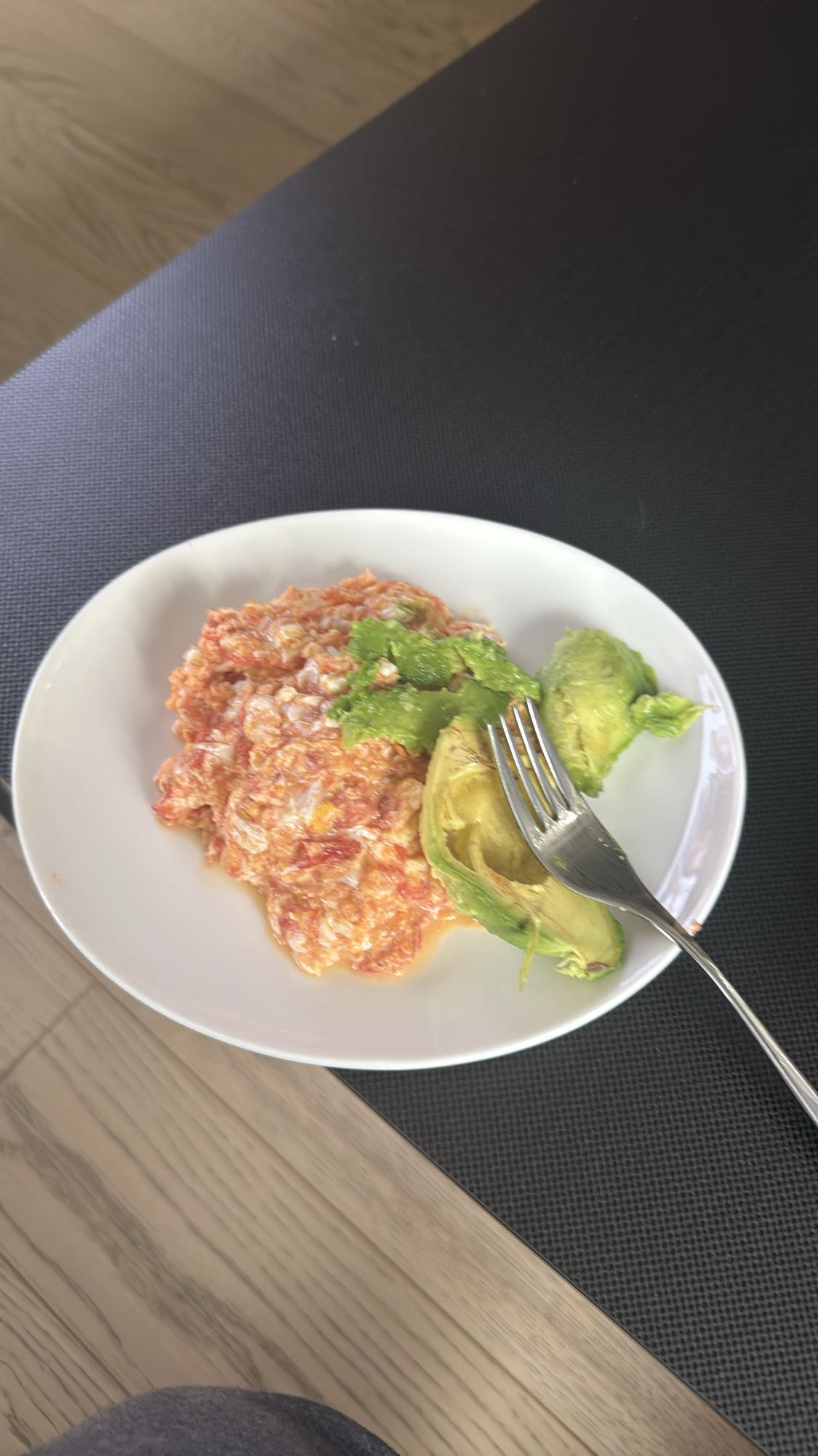 Jajecznica z awokado