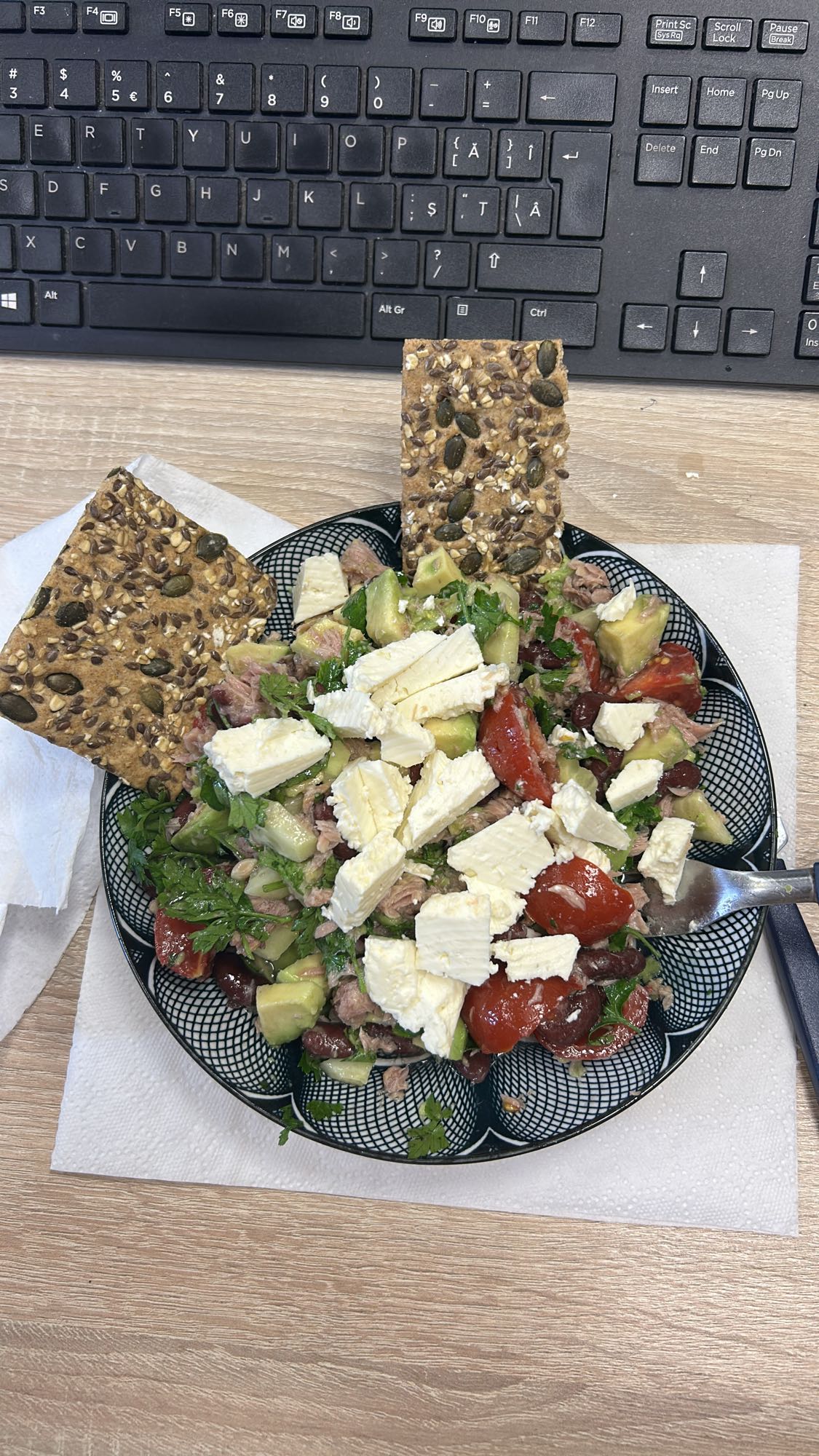 Salată cu ton și brânză feta