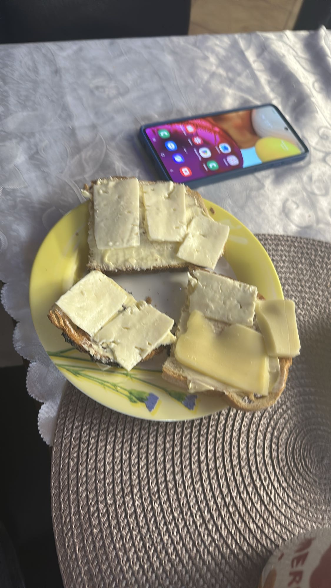 Pâine cu unt și cașcaval