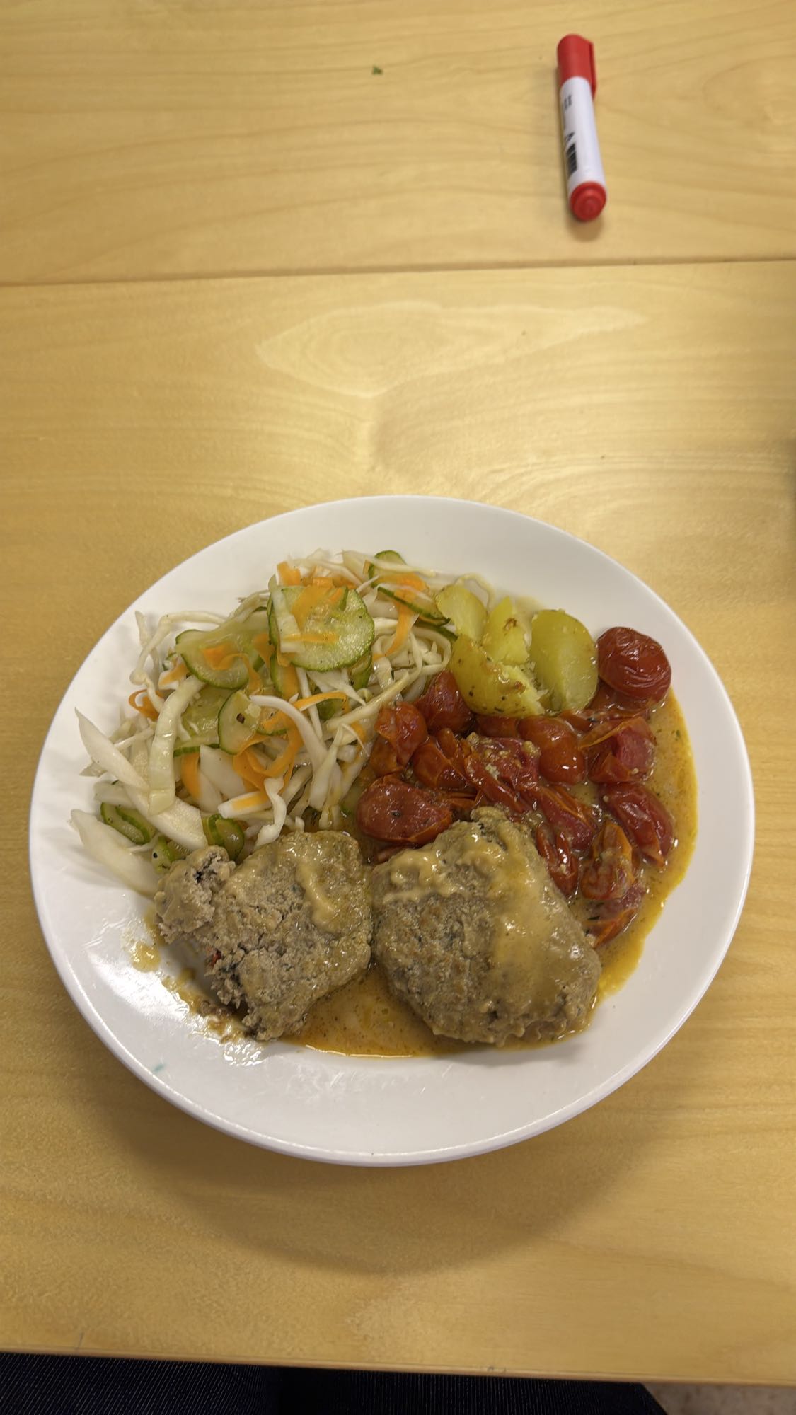 Köttfärsbiff med sallad