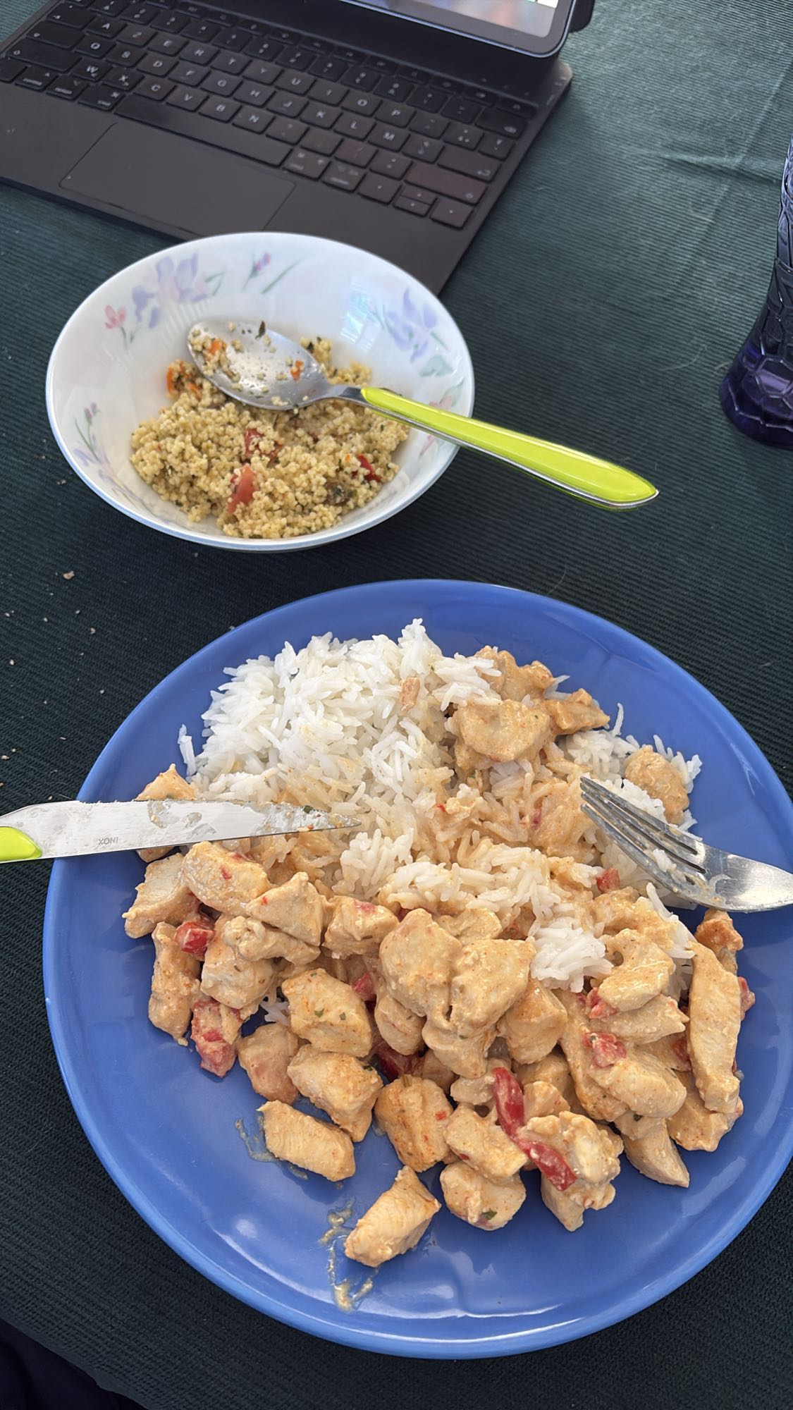 Poulet sauce, riz, couscous