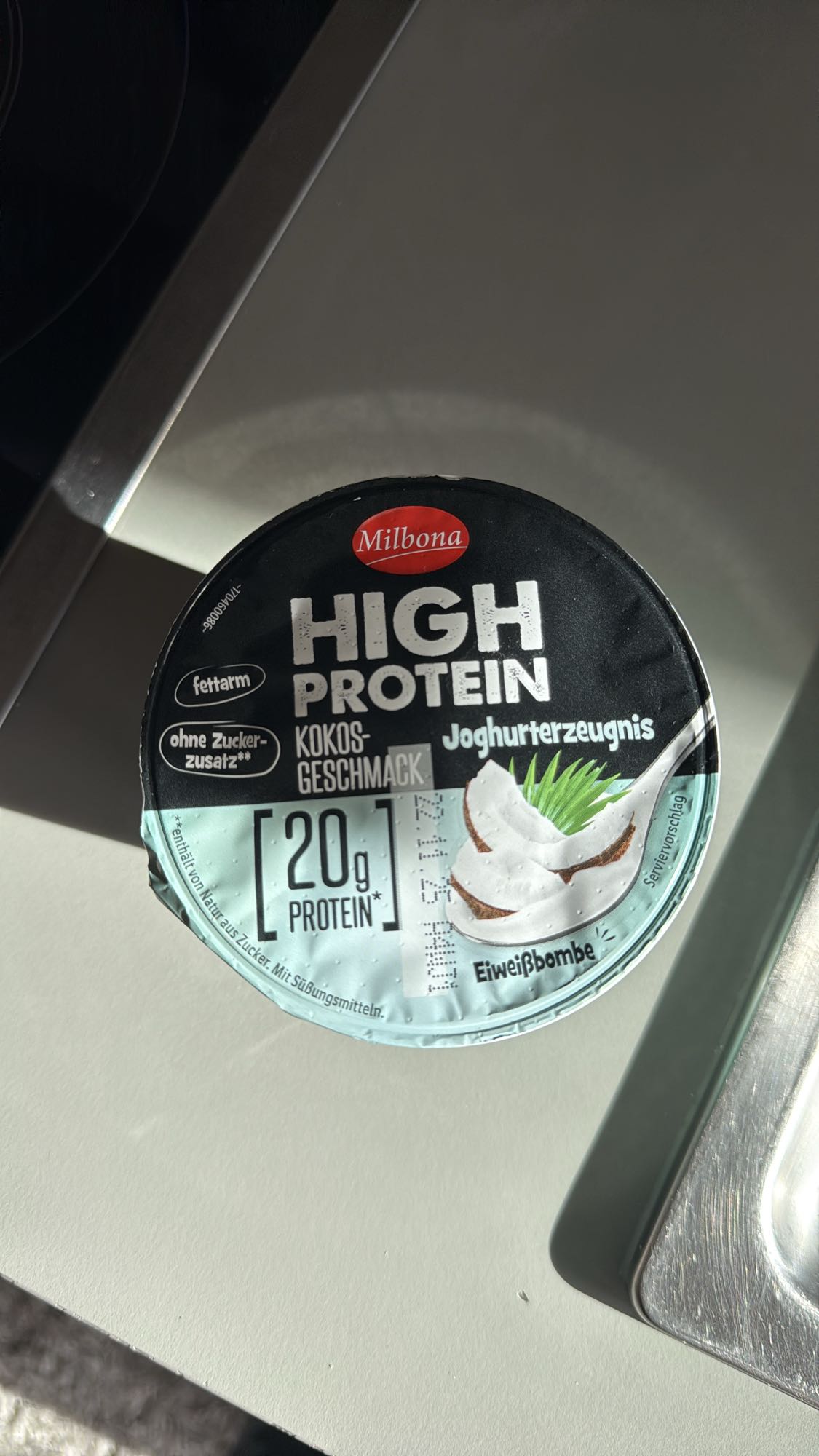 Iaurt proteic cu cocos