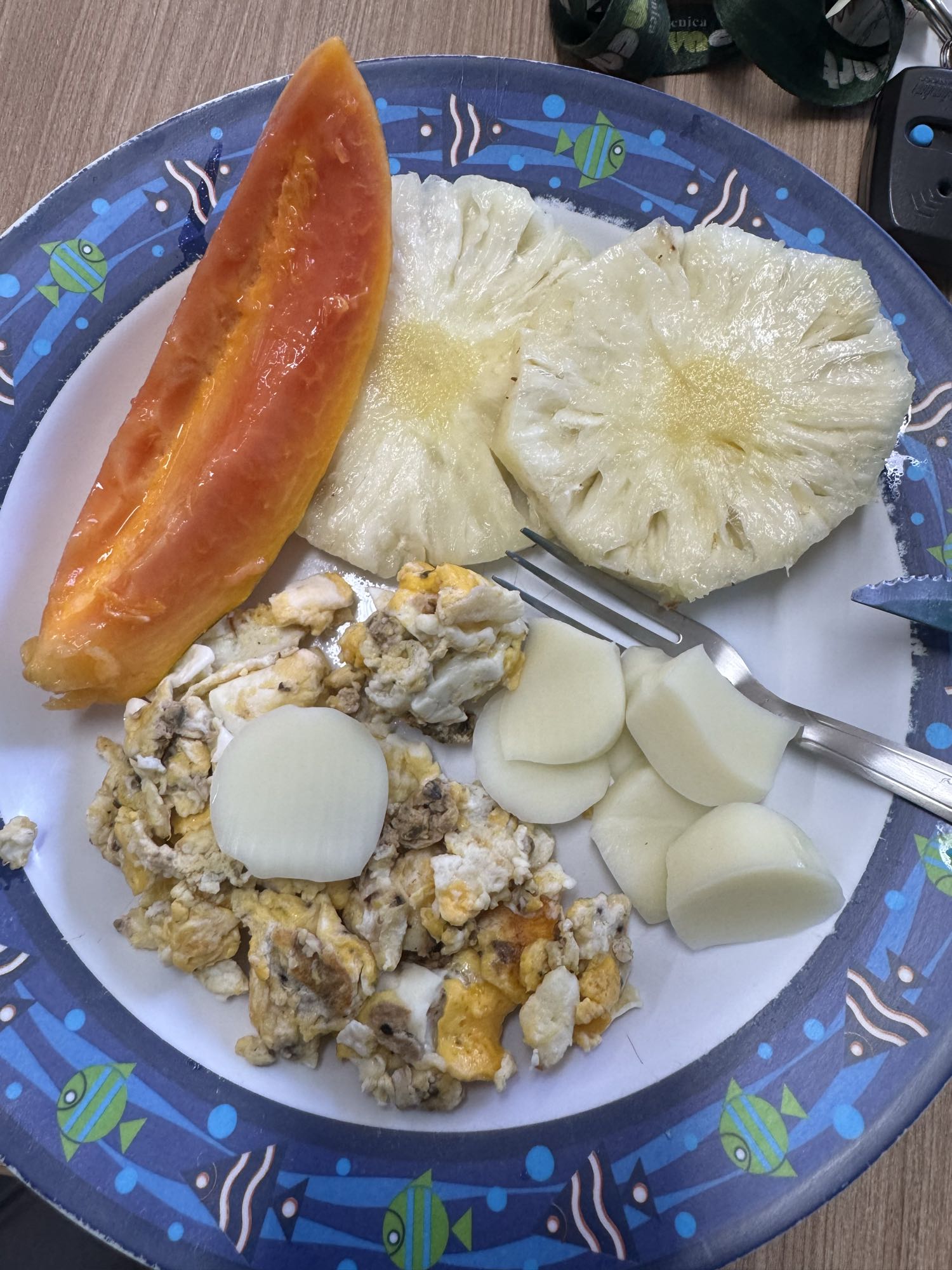 Café tropical com ovos