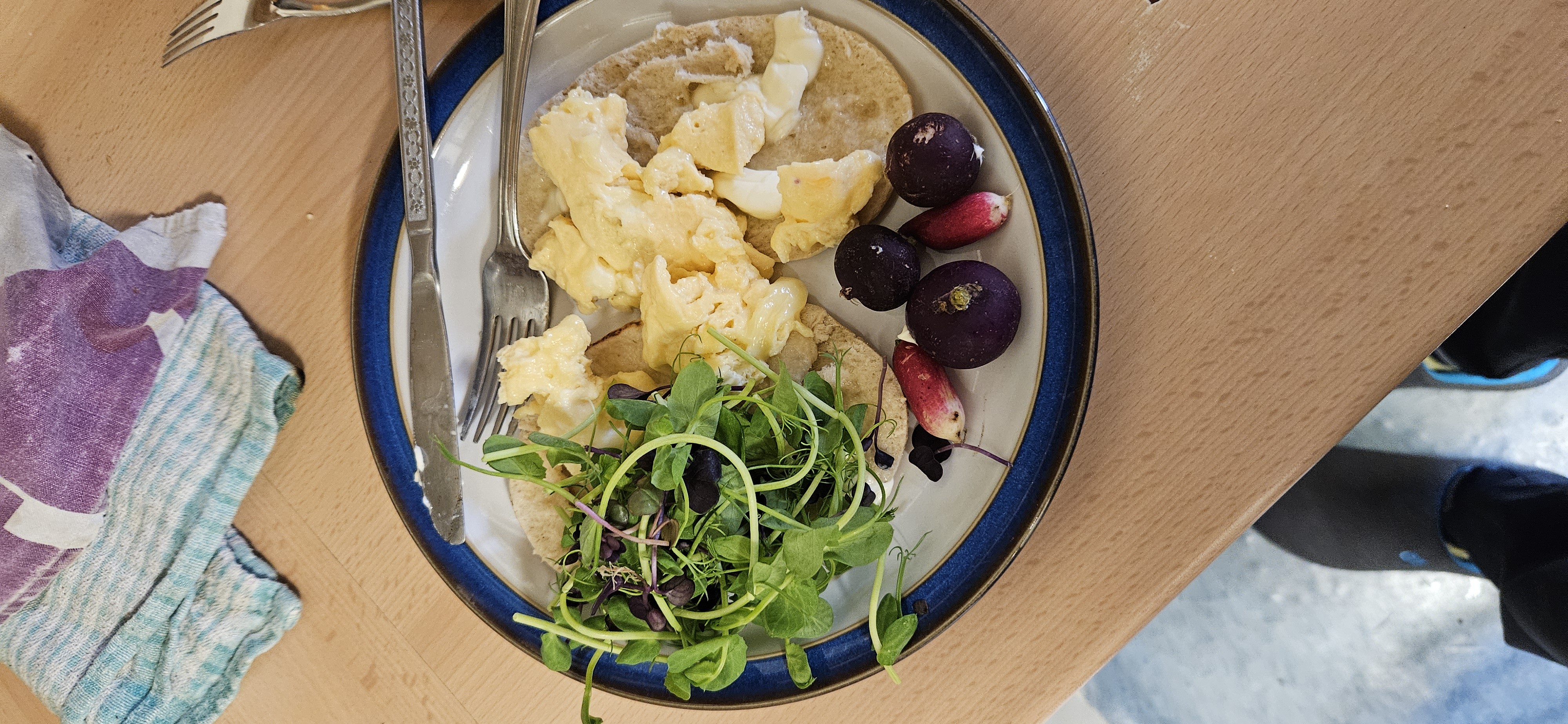 Egg pita with greens