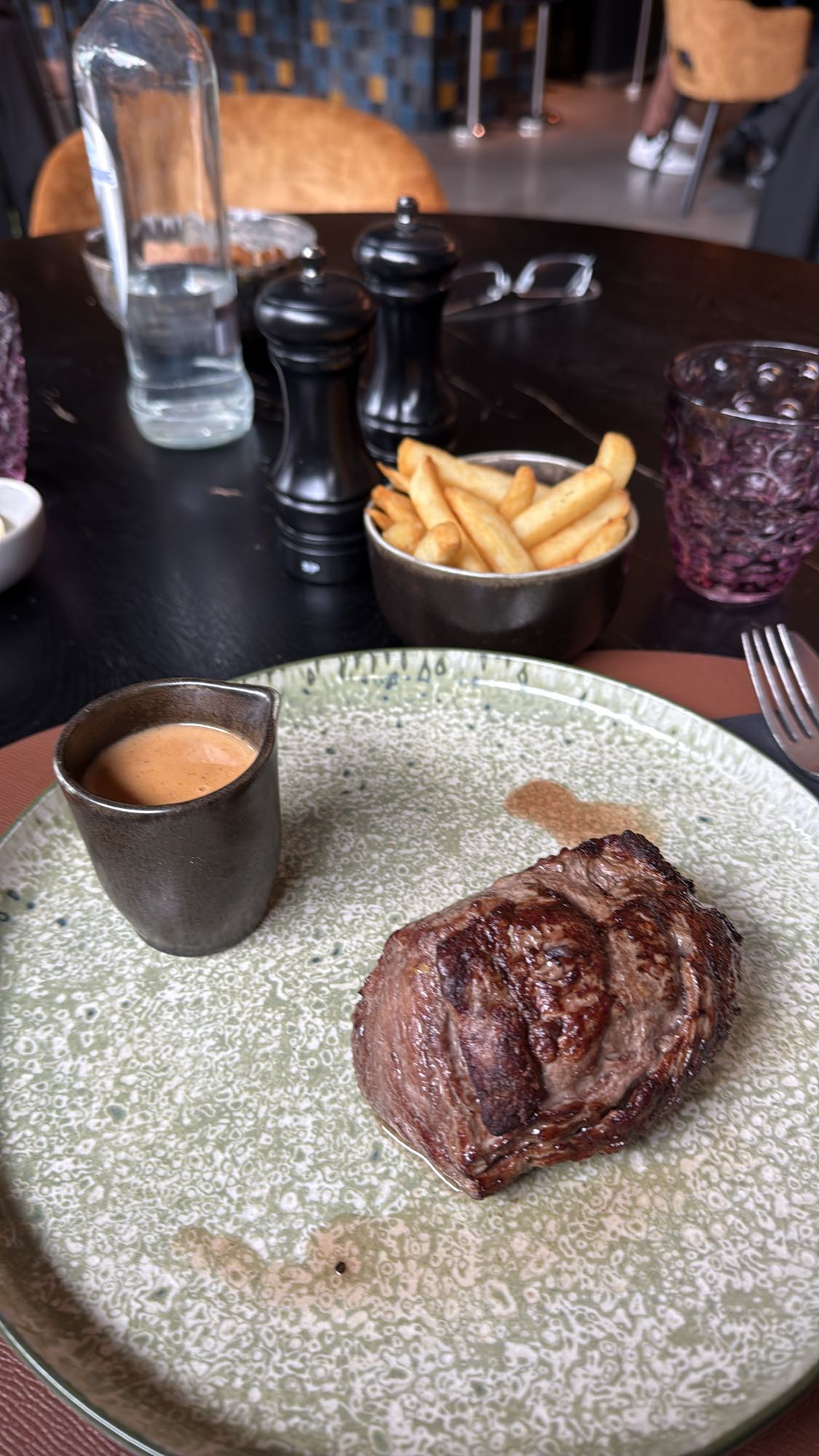 Steak with fries & sauce