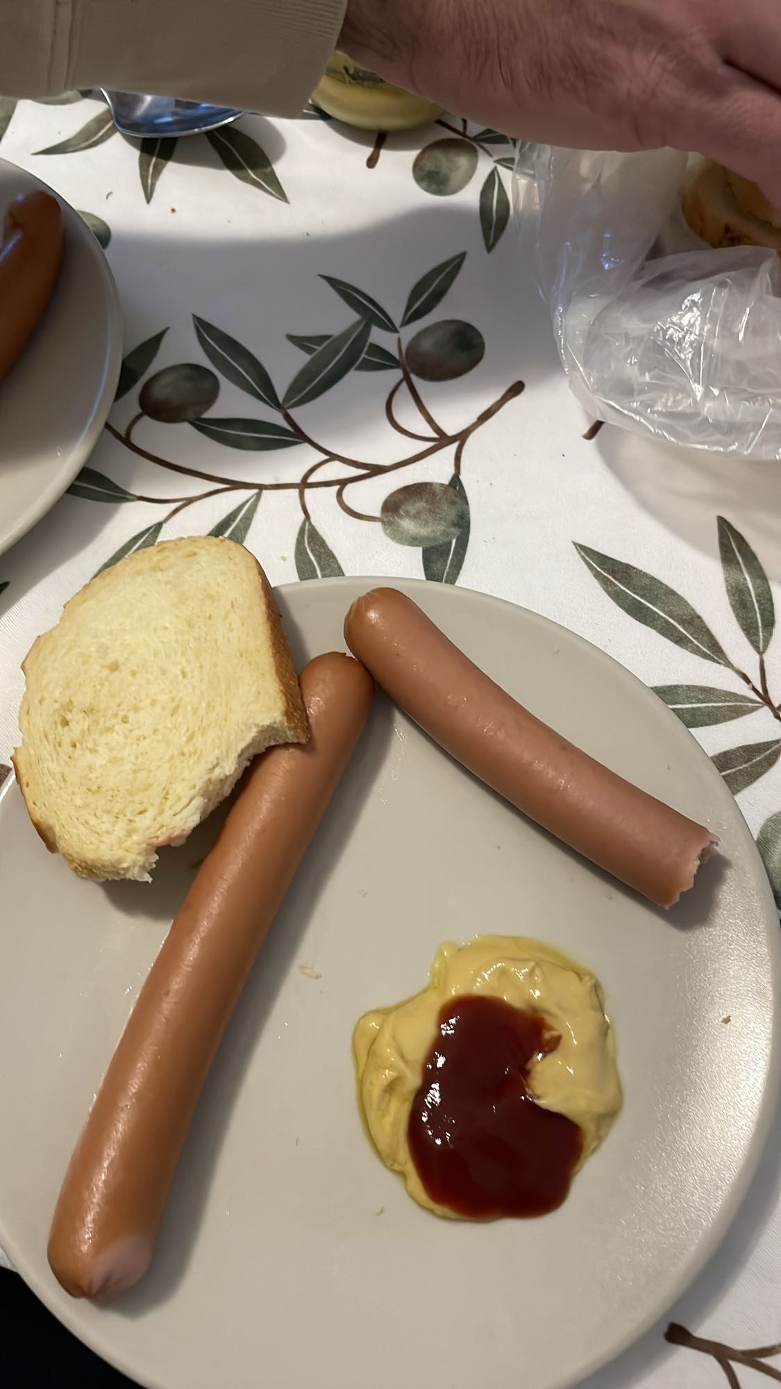 Crenvurști cu pâine