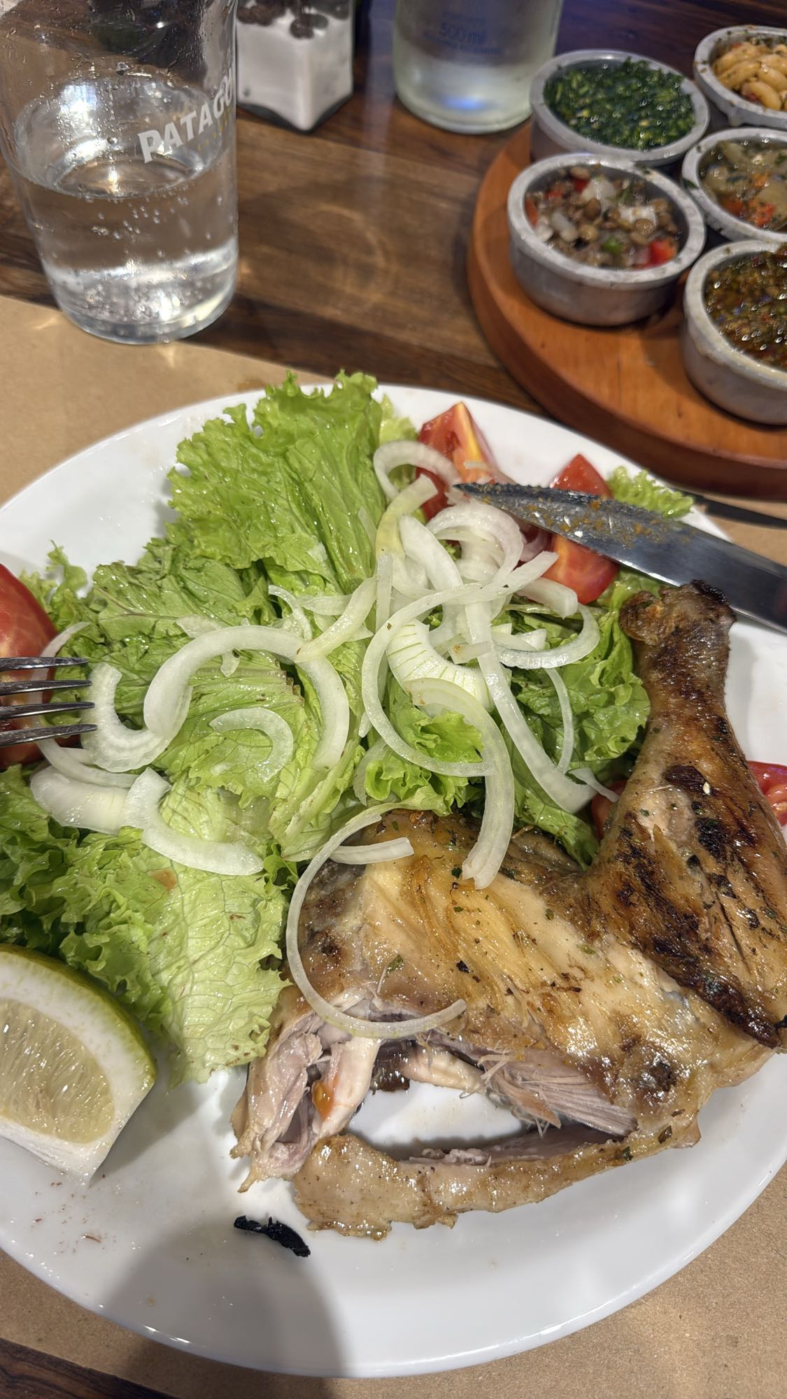 Pollo con ensalada mixta