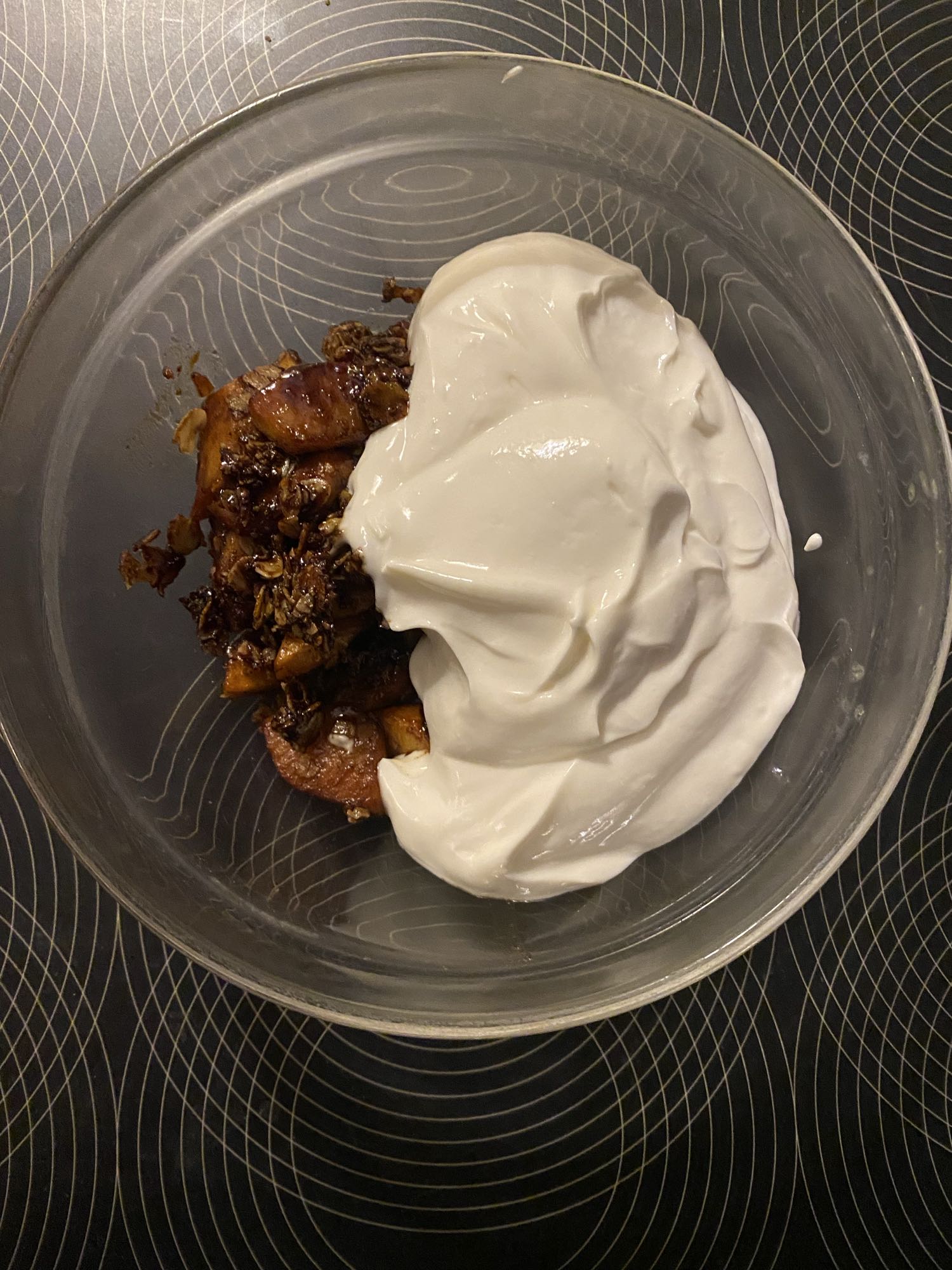 Äpple med granola & yoghurt