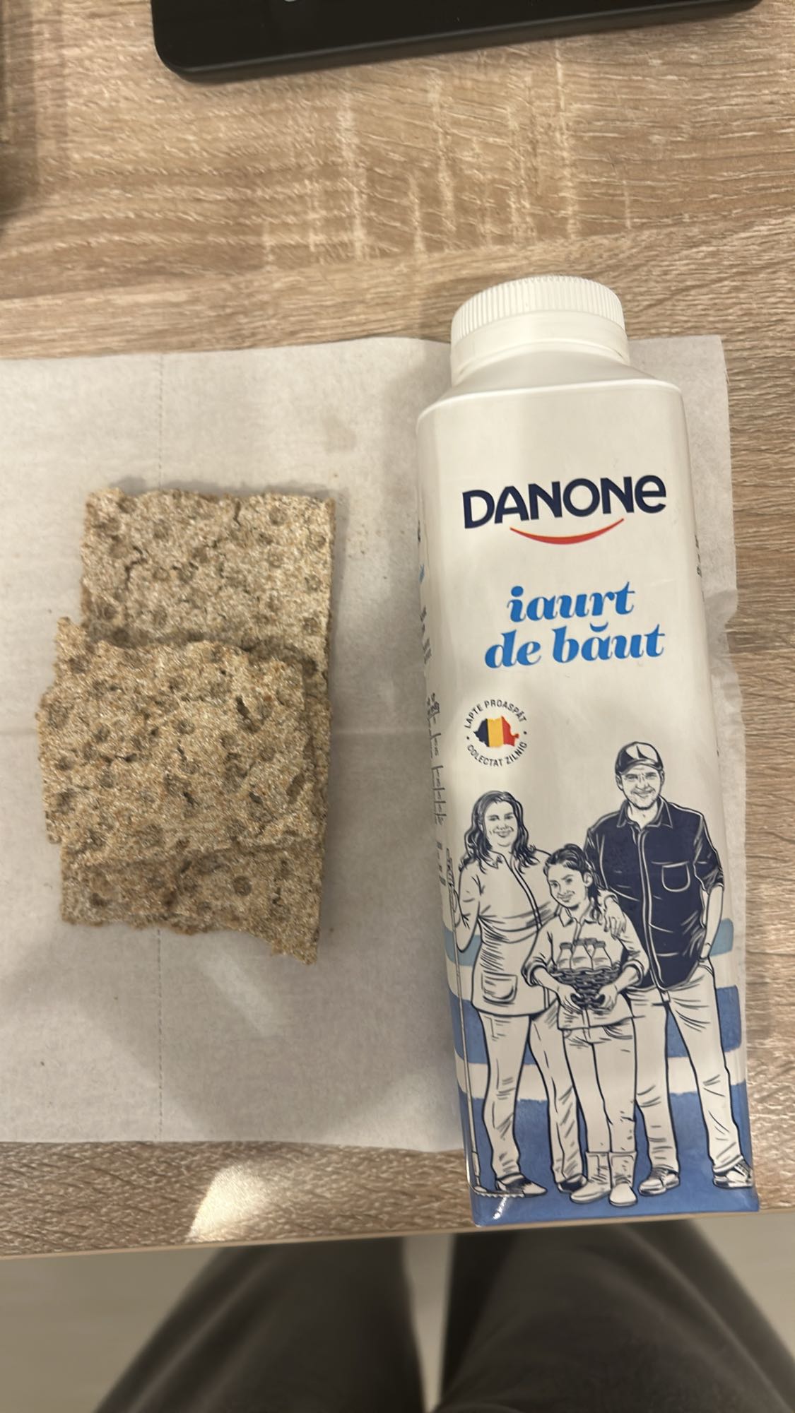 Iaurt de băut și crackers