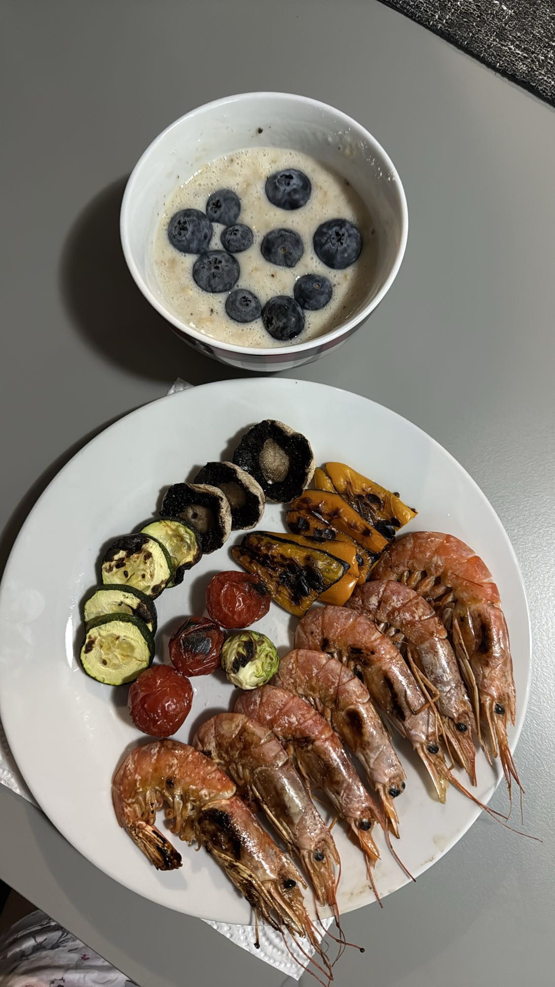 Creveți cu legume și terci