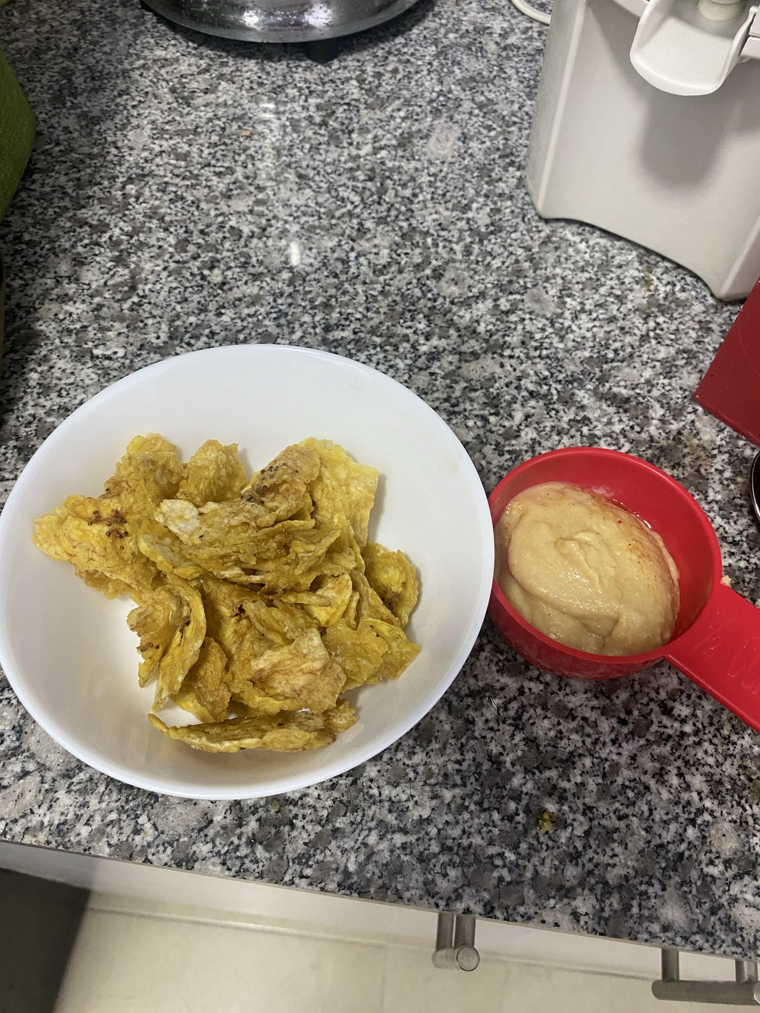 chips de plátano y hummus