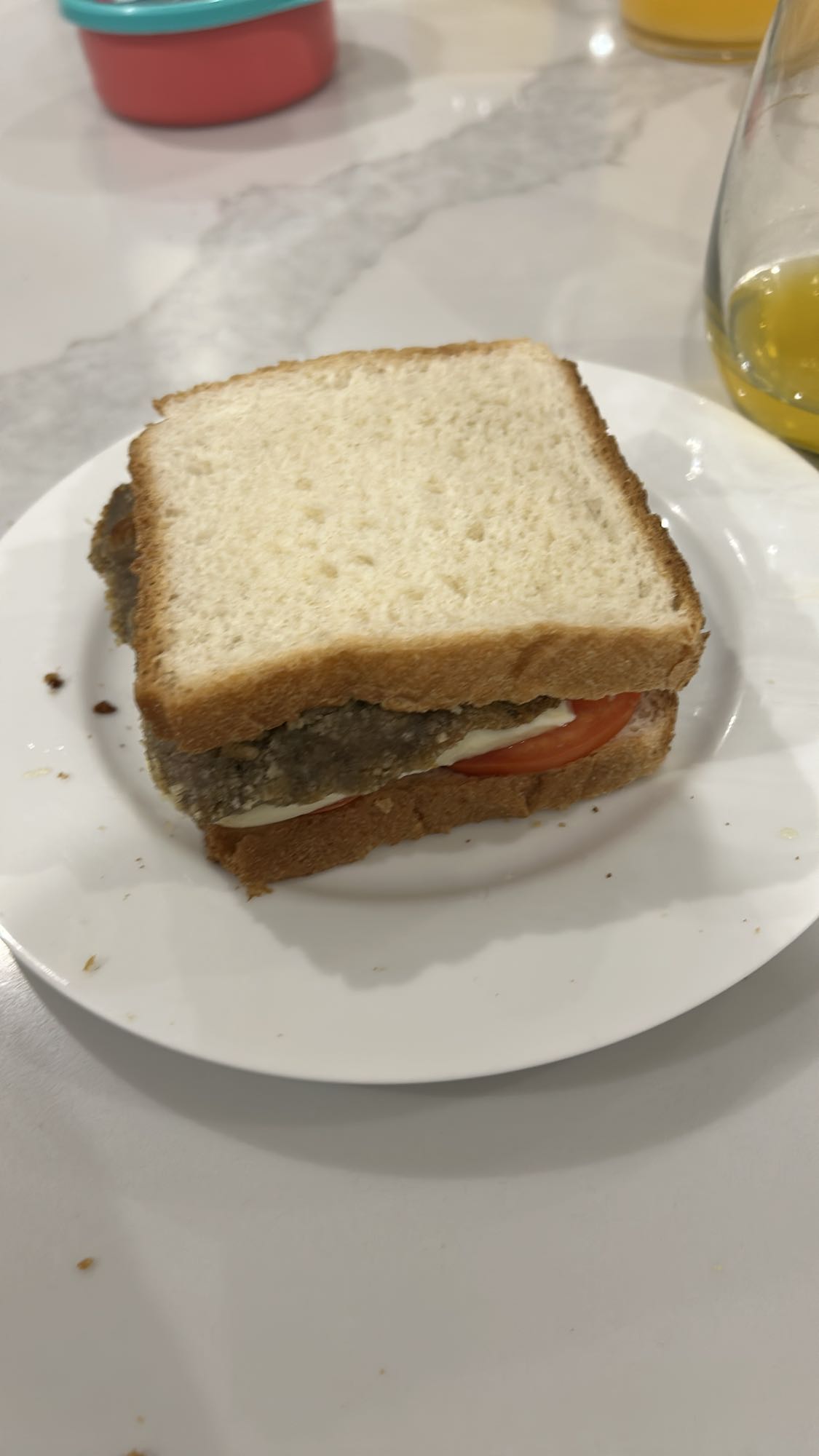 sándwich de carne empanizada