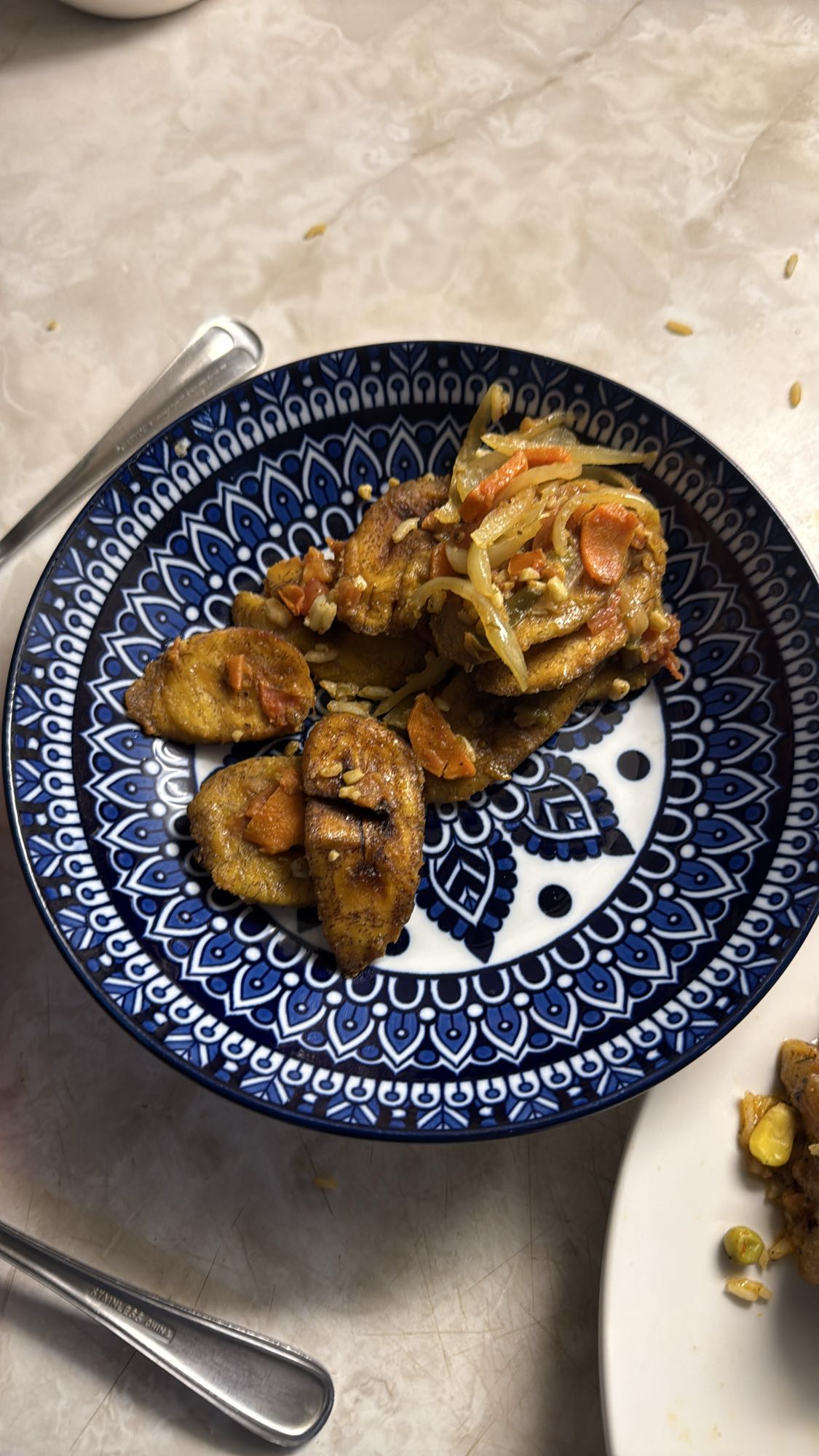 Plantains sautés et légumes