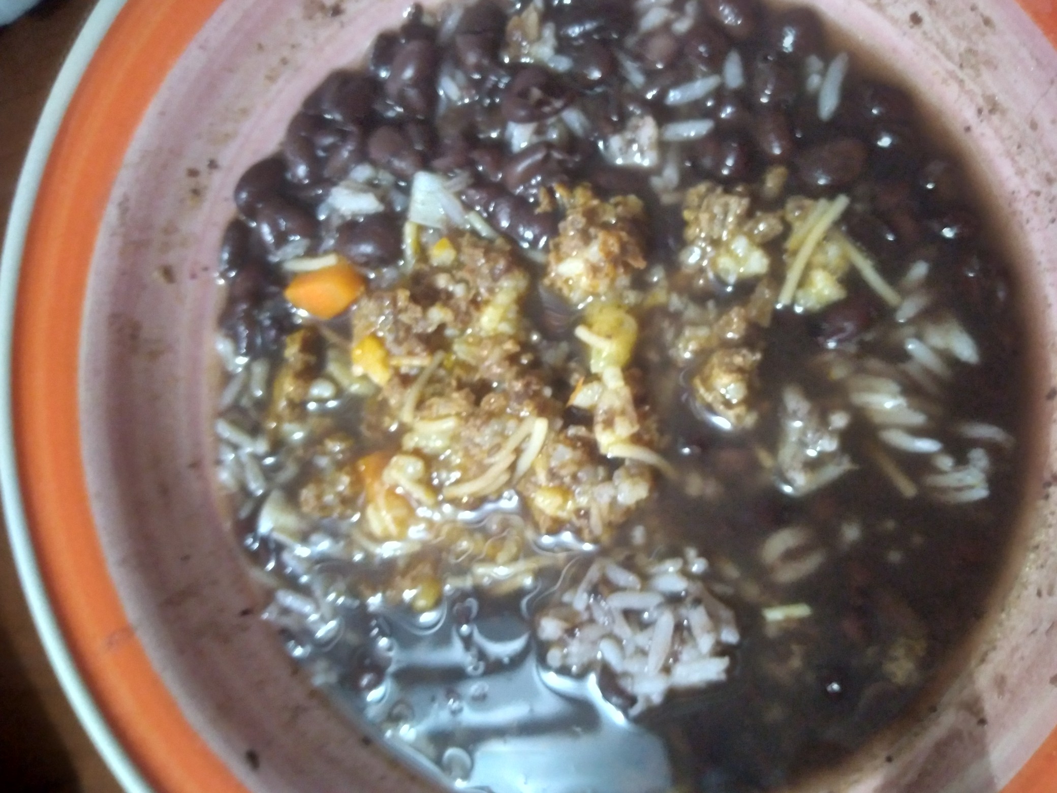 sopa de frijoles y arroz