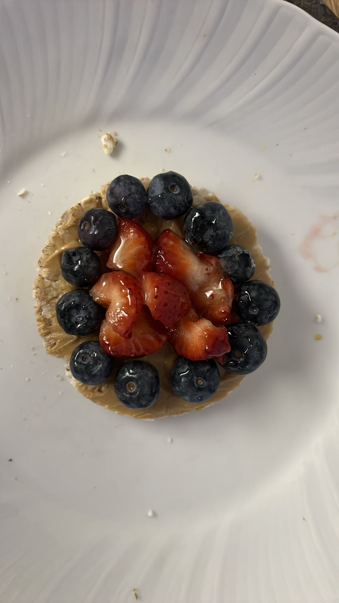 Rice cake with berries