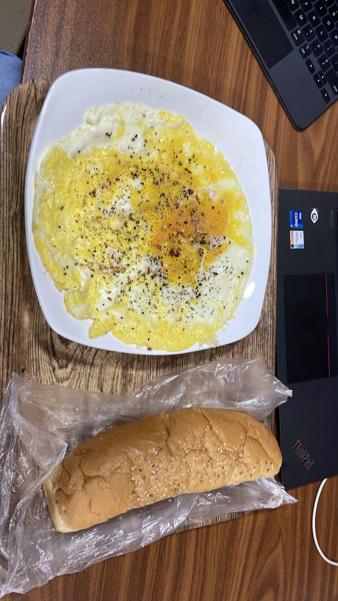 Fried eggs with bread