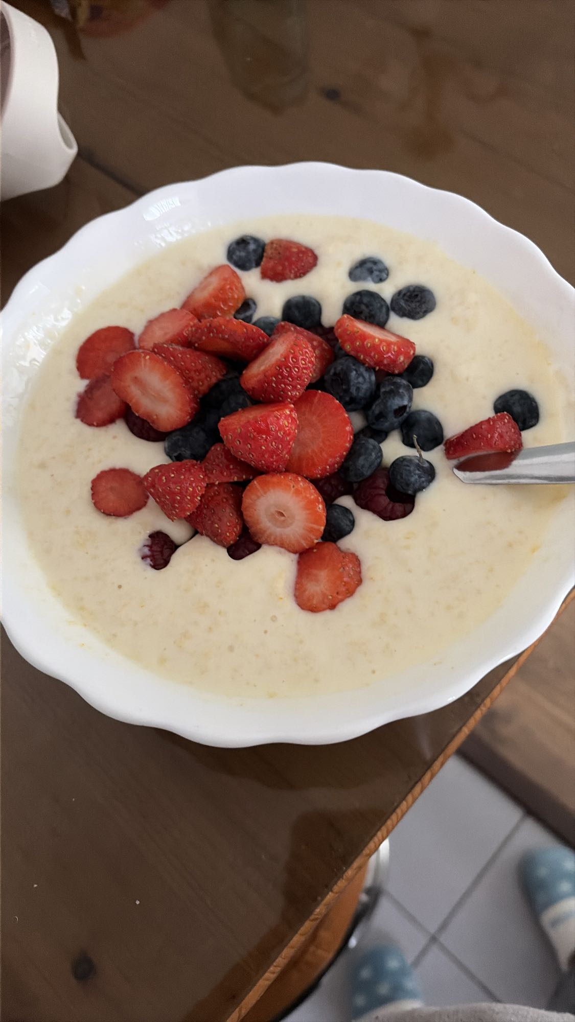 Kefir cu pudră proteică și fructe de pădure