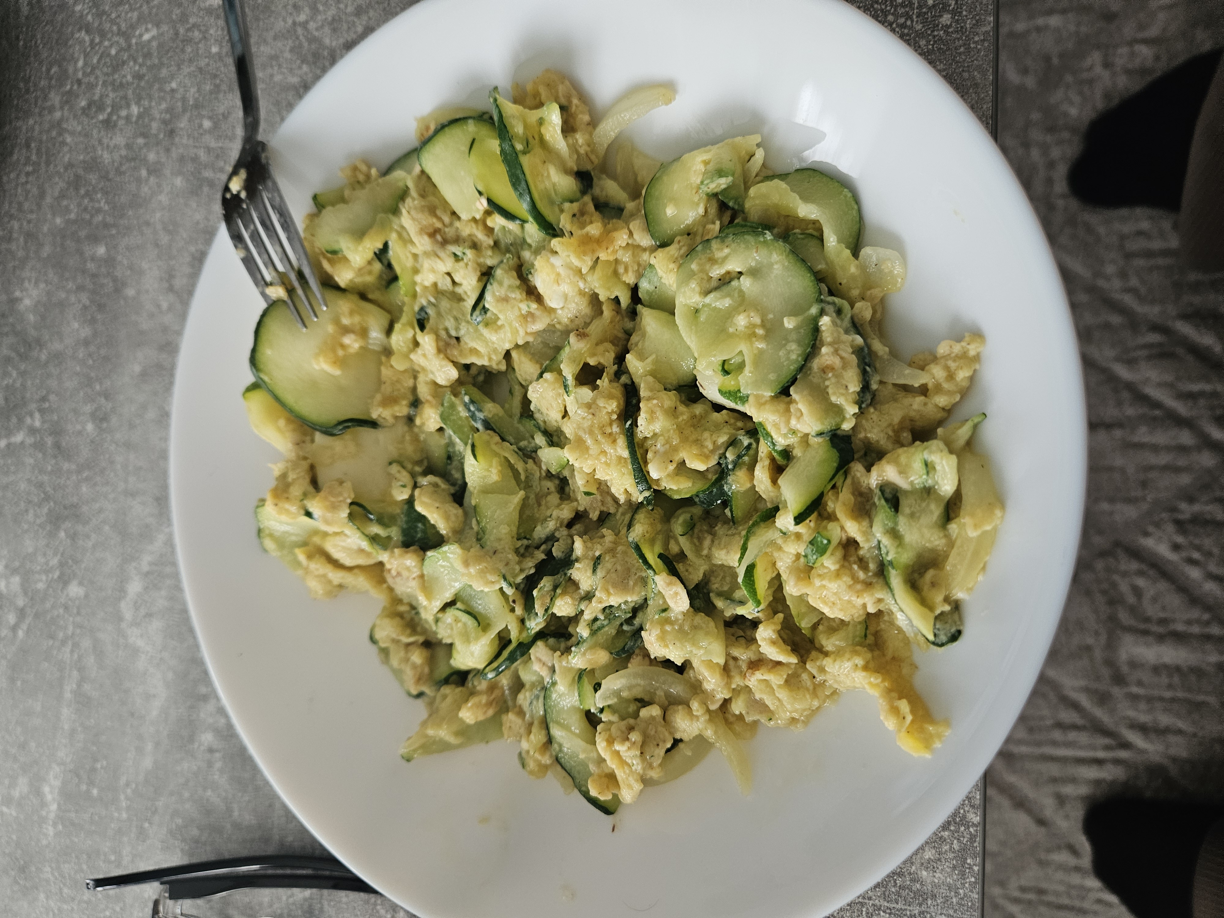Rührei mit Zucchini