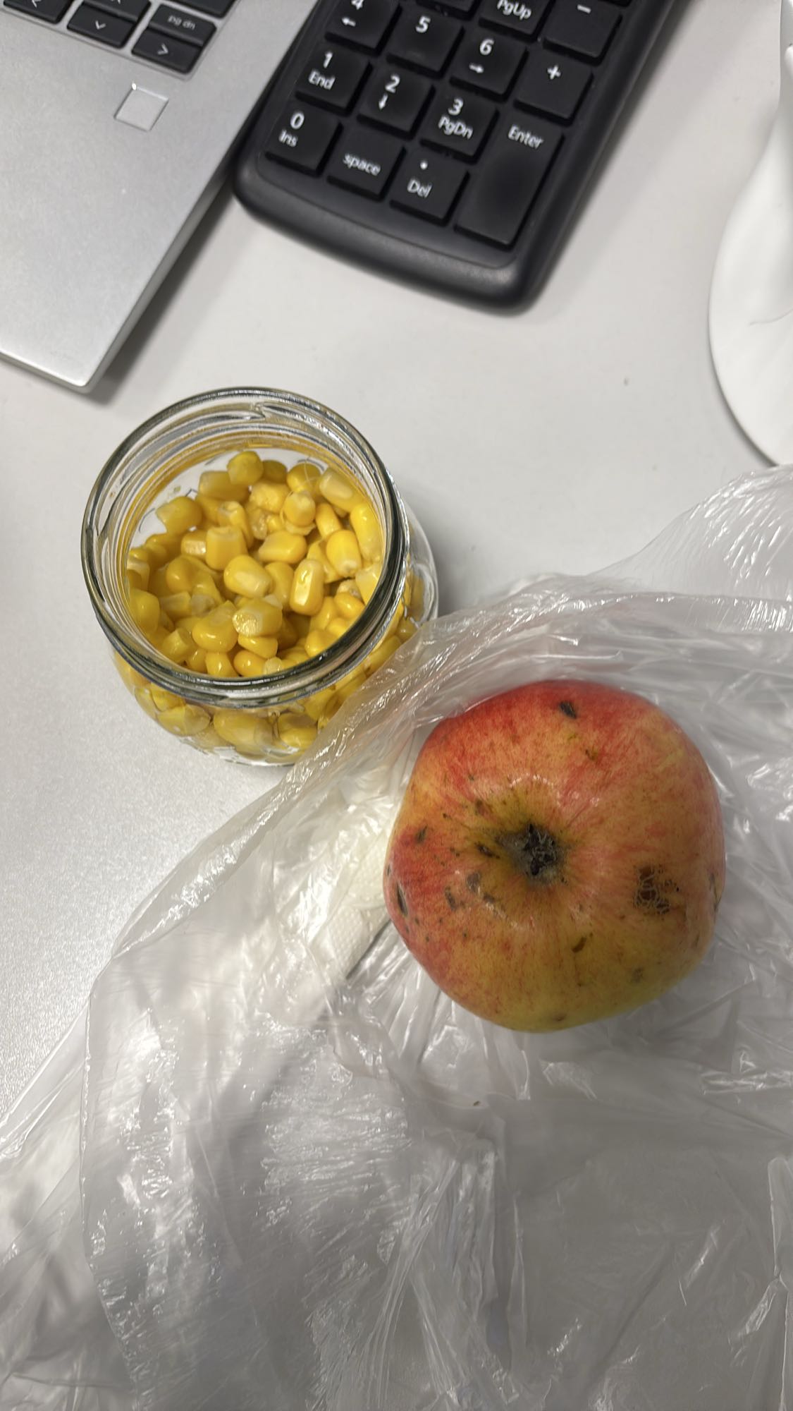 Jabłko i kukurydza
