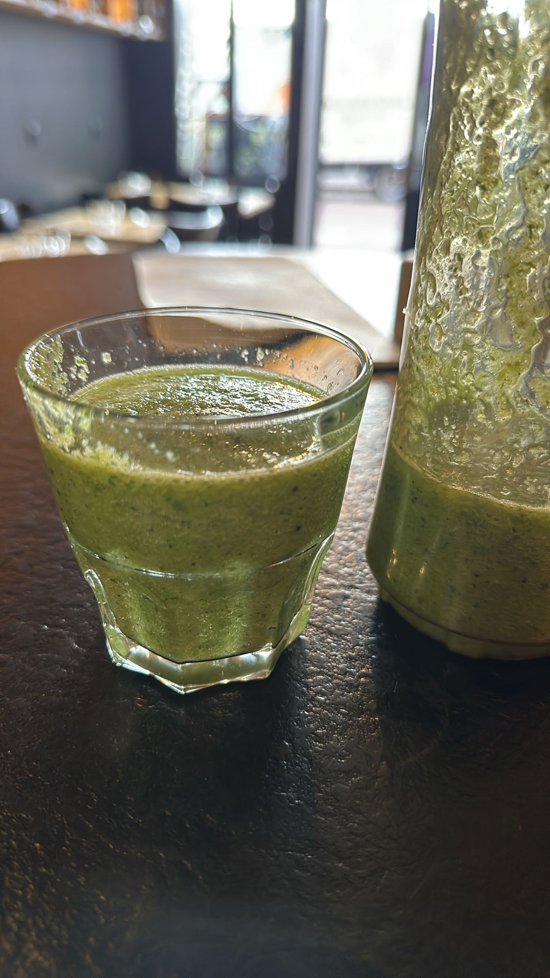 Smoothie verde sănătos