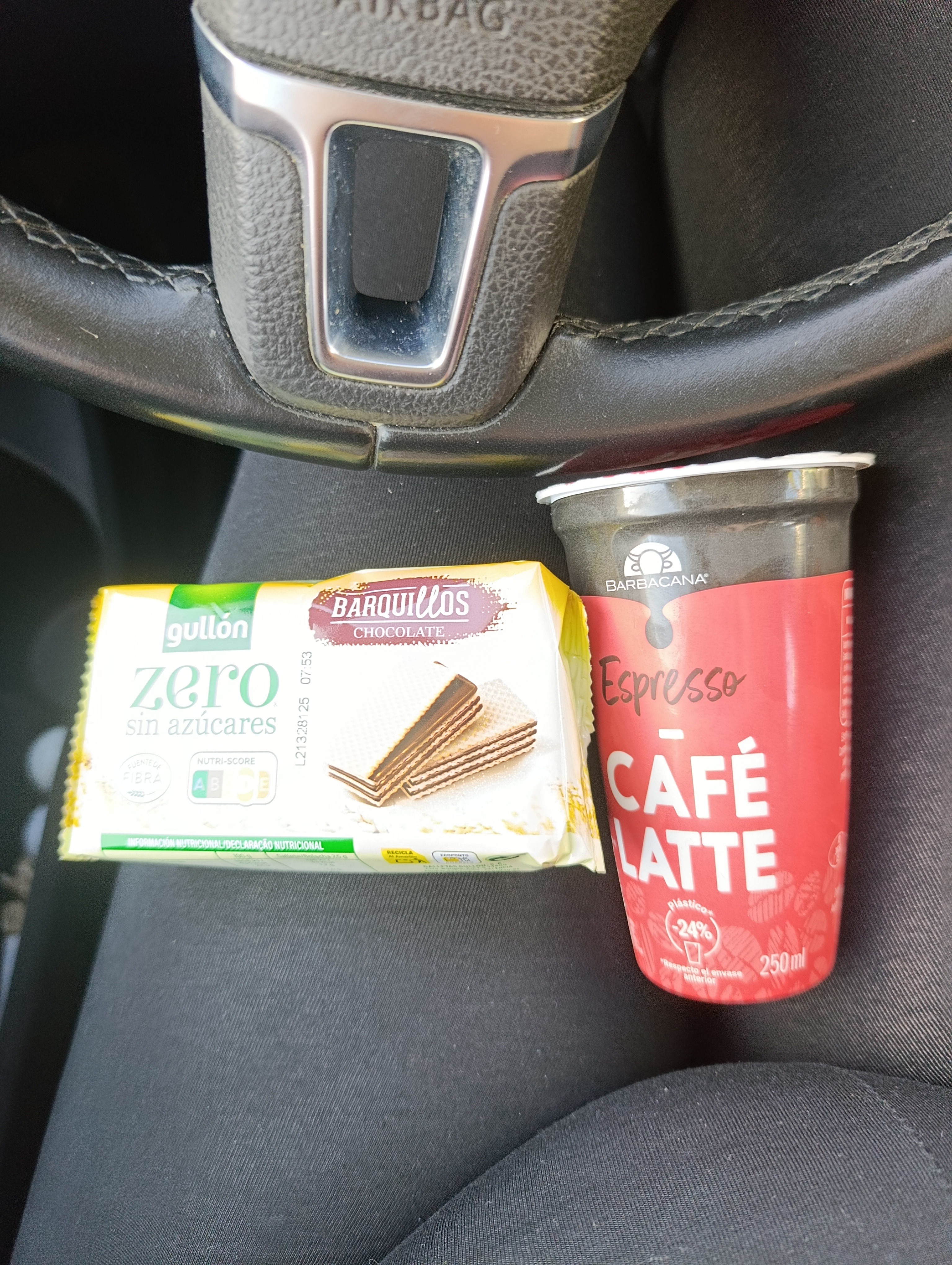 Barquillos y café latte