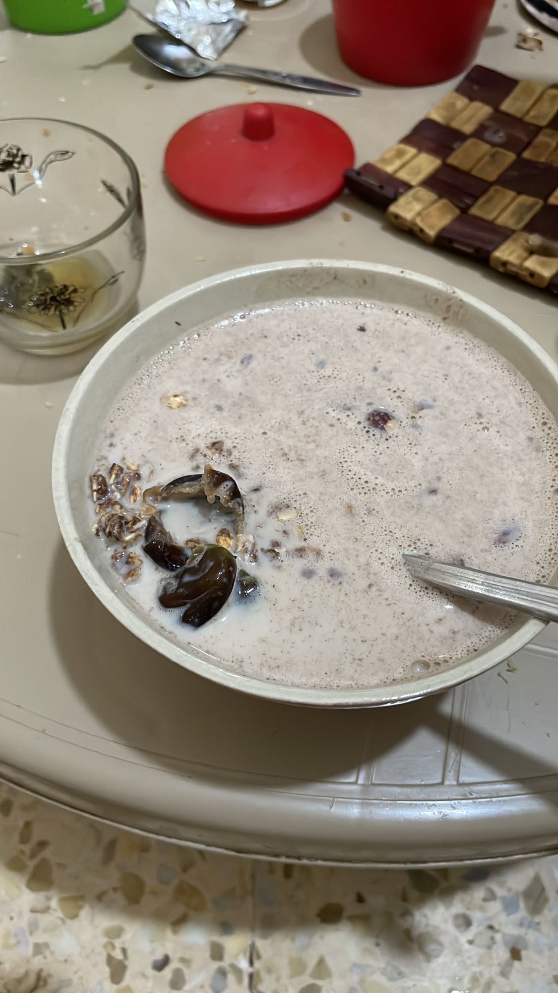 Oatmeal with milk & dates