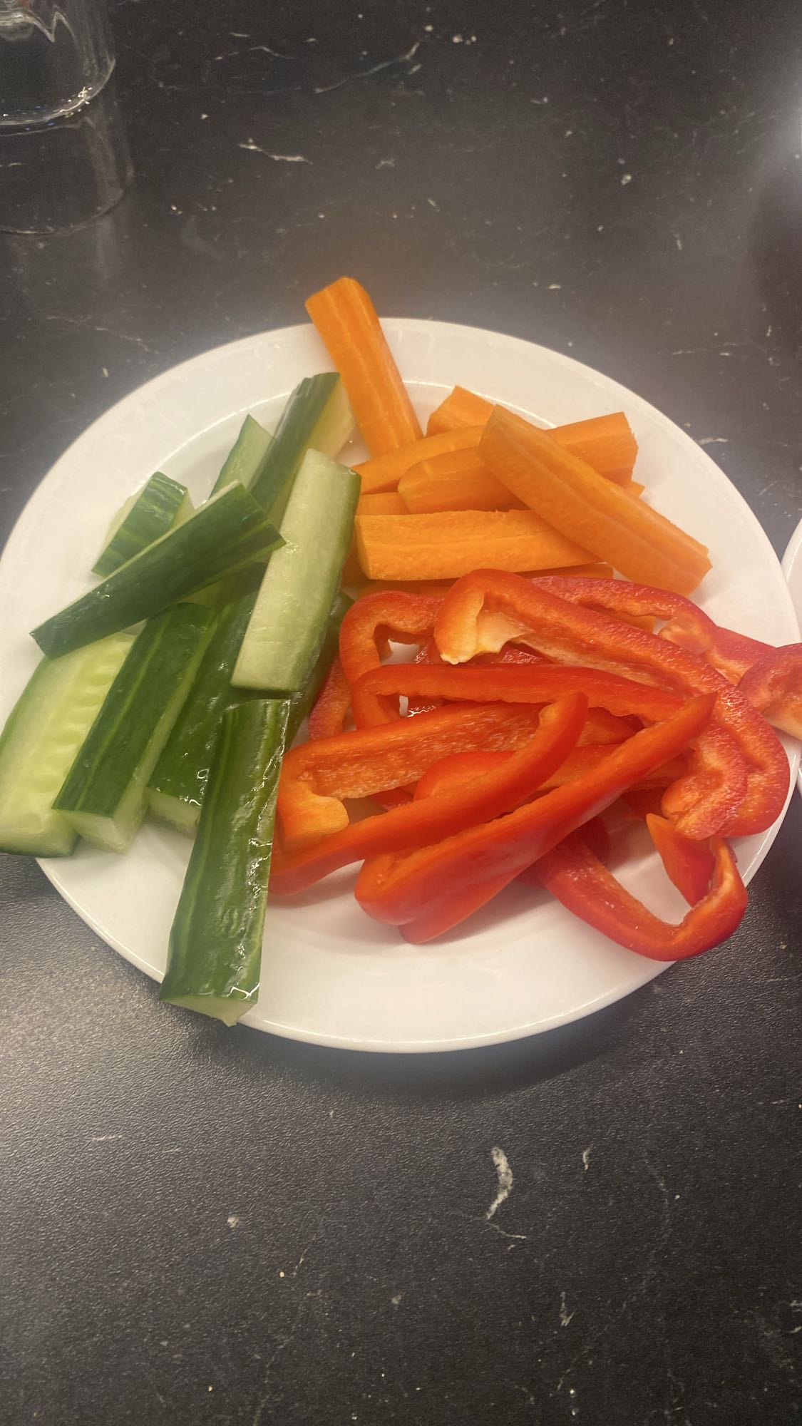 Grönsaksstavar tallrik