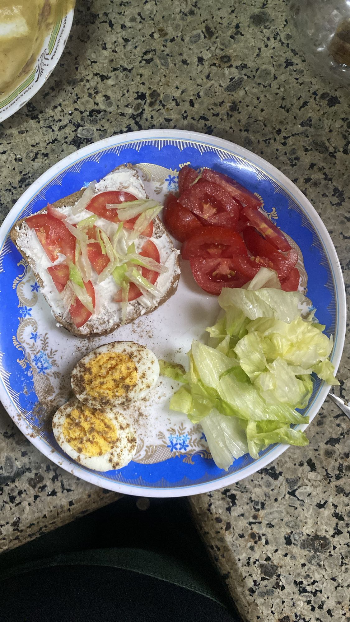 Egg toast with veggies