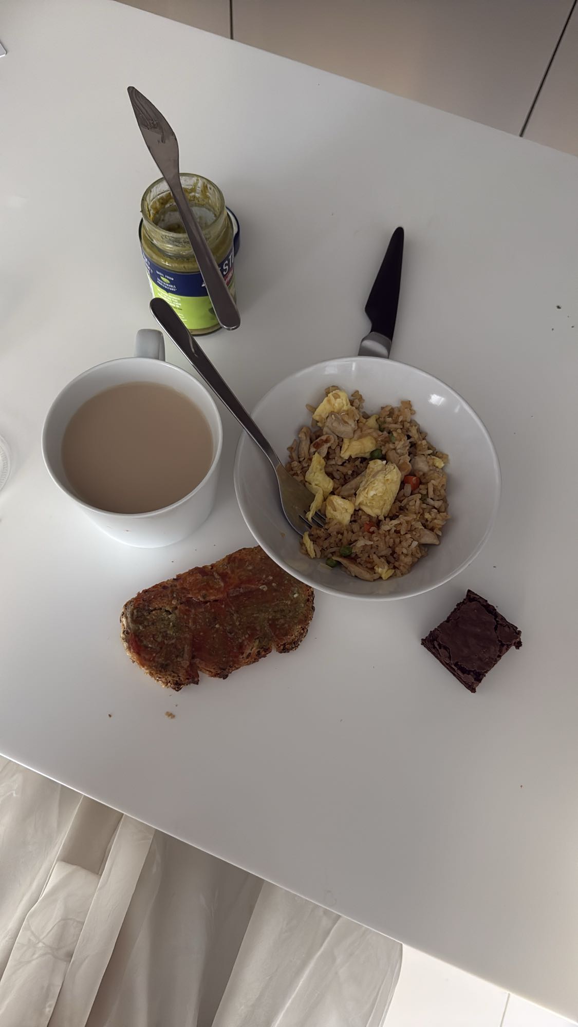 завтрак с рисом и тостом