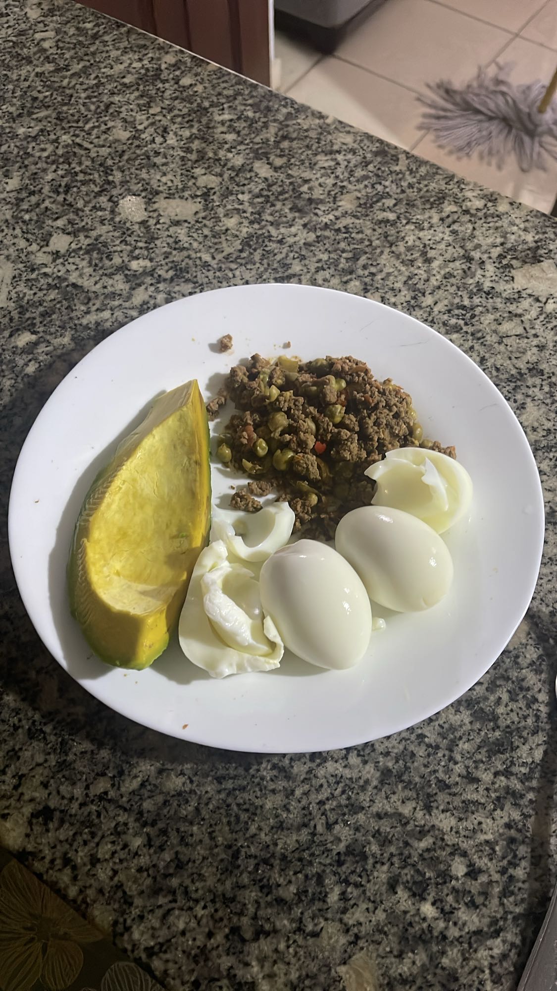 Huevos con carne y auyama